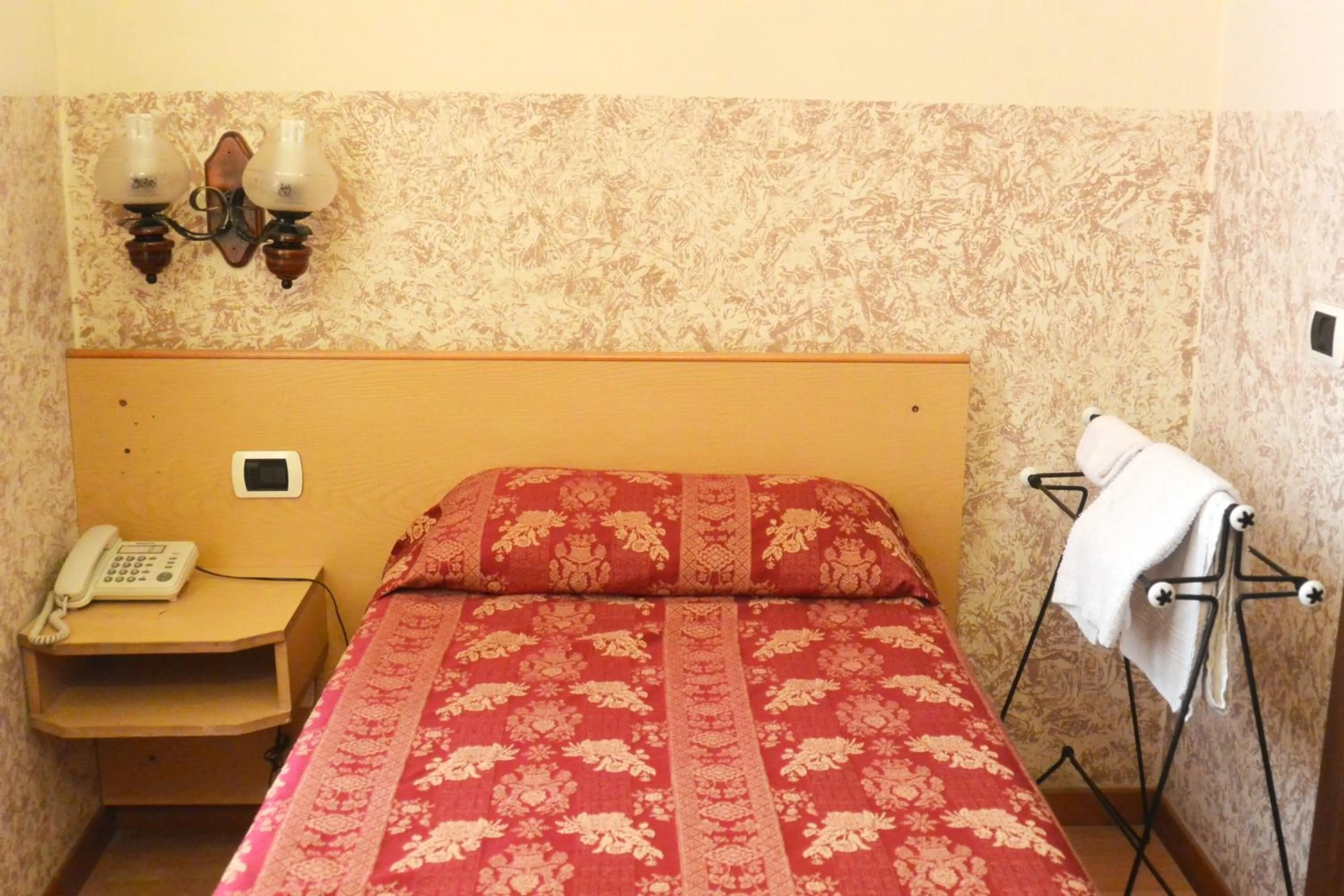 Bed in Hotel Nettuno