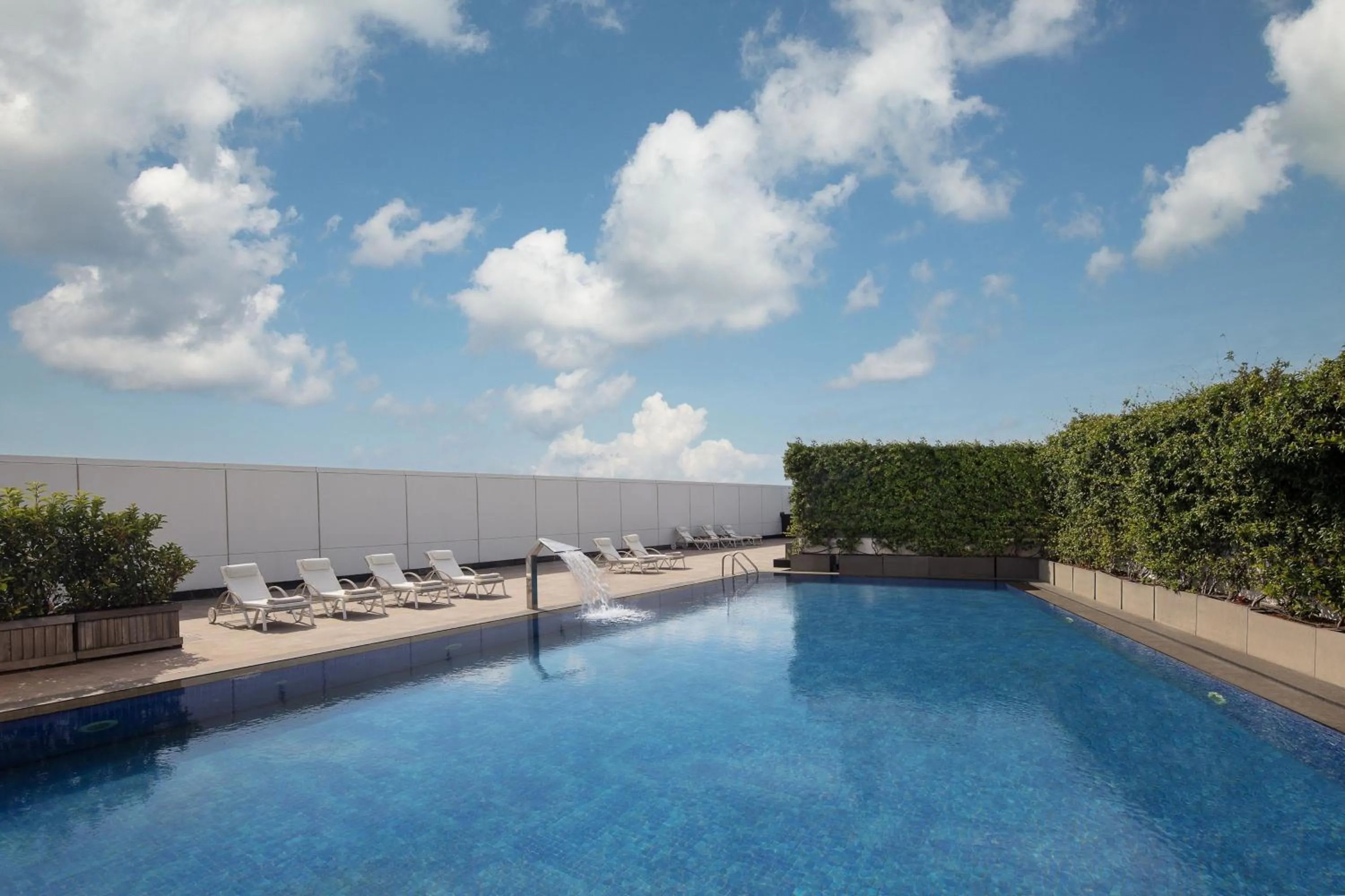Swimming pool in Istanbul Marriott Hotel Pendik