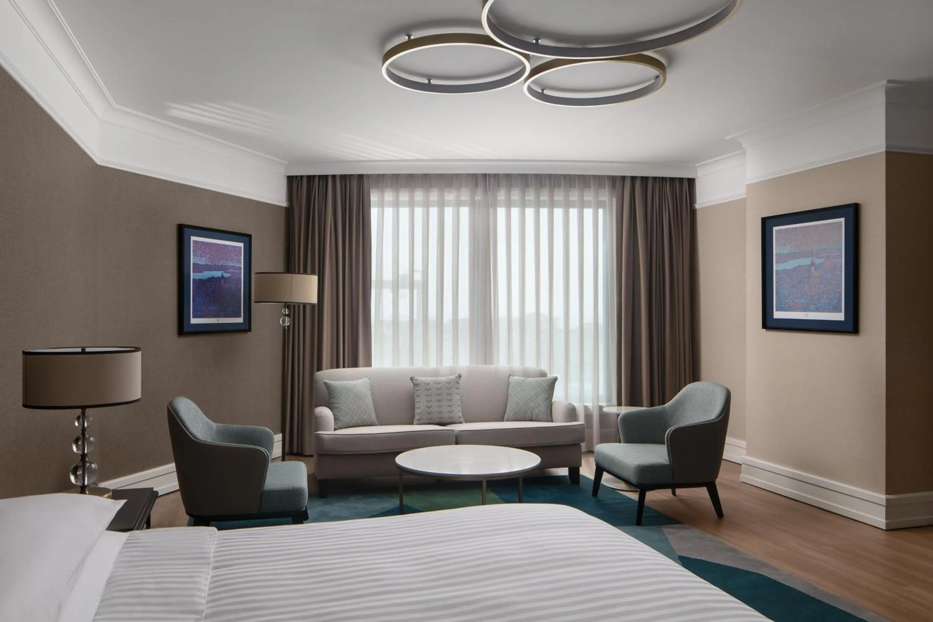 Lounge or bar, Bed in Istanbul Marriott Hotel Pendik