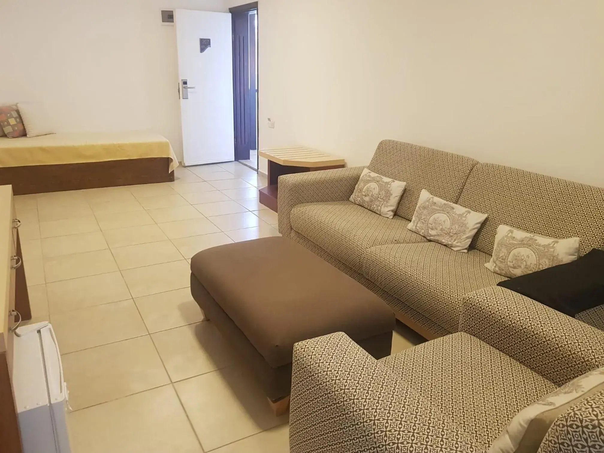 Bed in Flora Hotel Bed in Flora Hotel