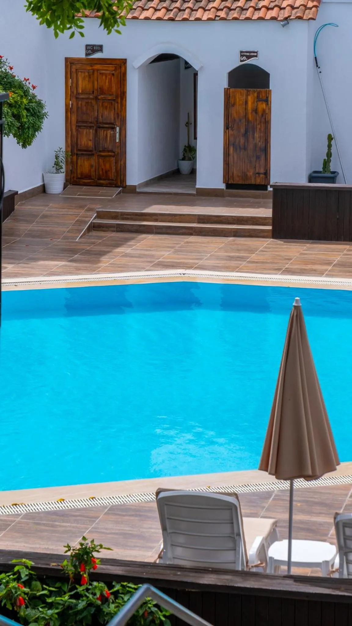 Shower in Flora Hotel