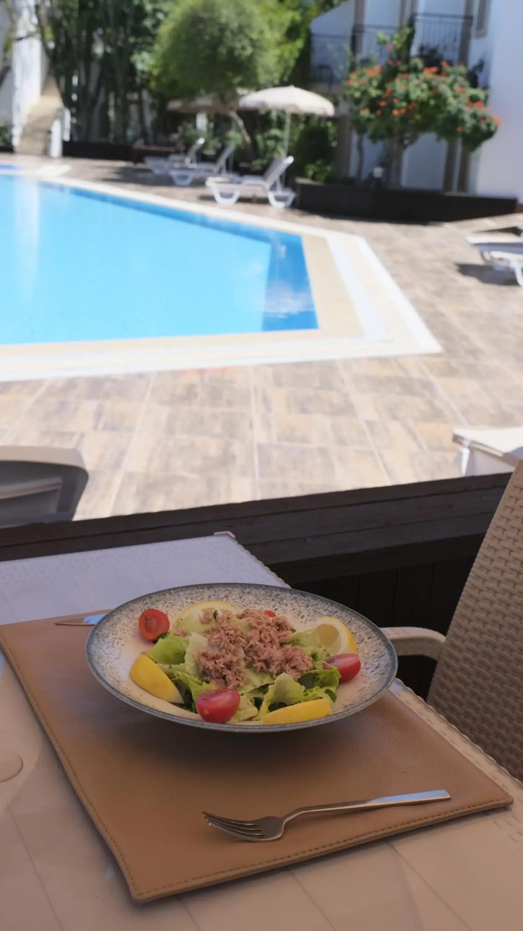 Restaurant/places to eat in Flora Hotel Restaurant/places to eat in Flora Hotel