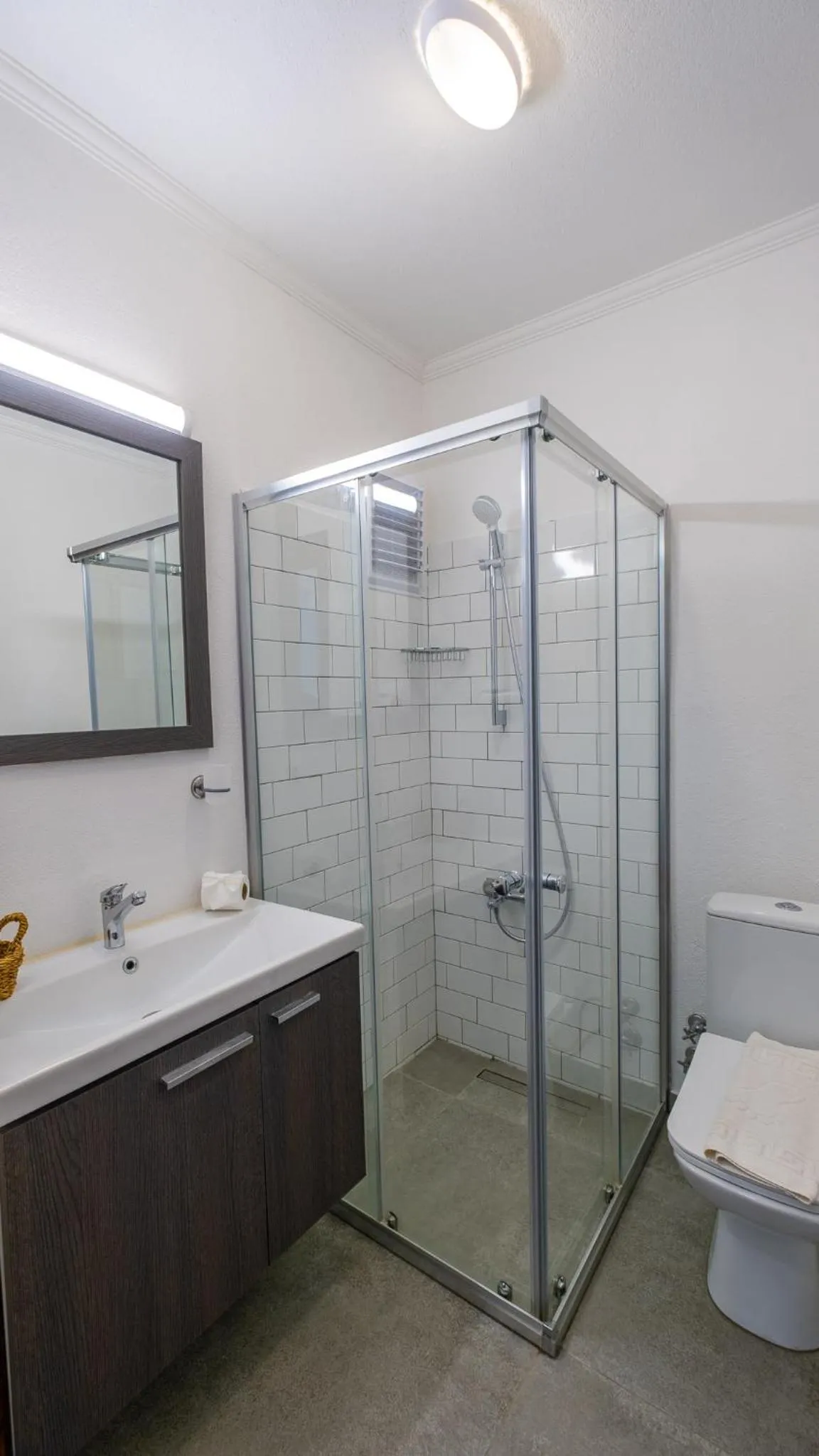 Bathroom in Flora Hotel