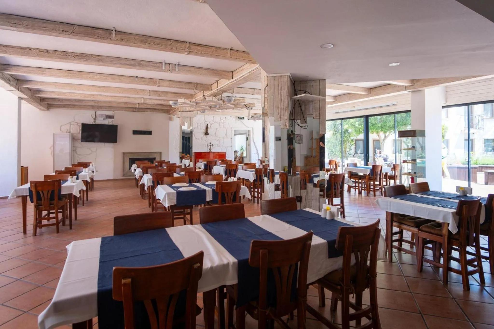 Restaurant/places to eat in Flora Hotel