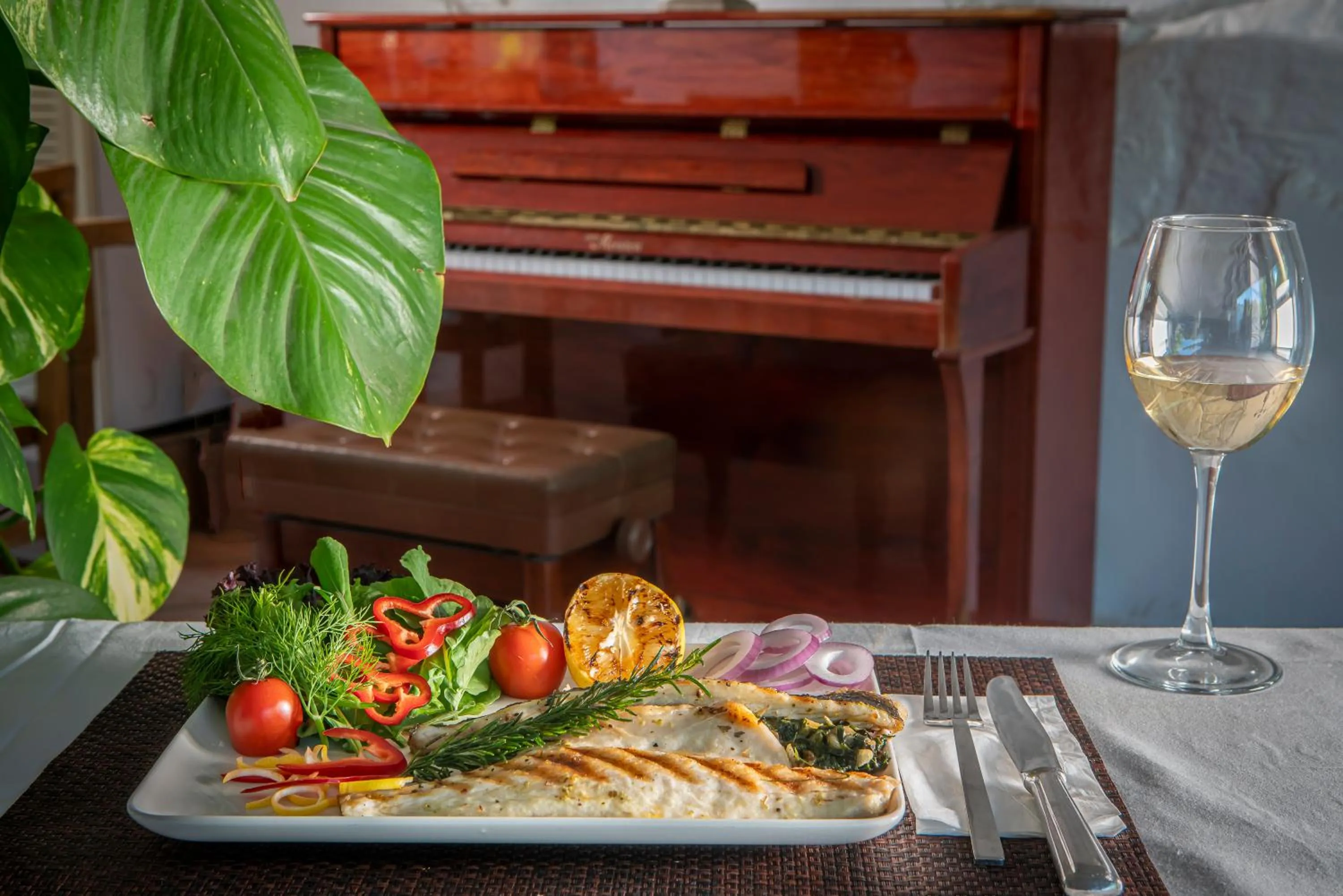 Restaurant/places to eat in Flora Hotel