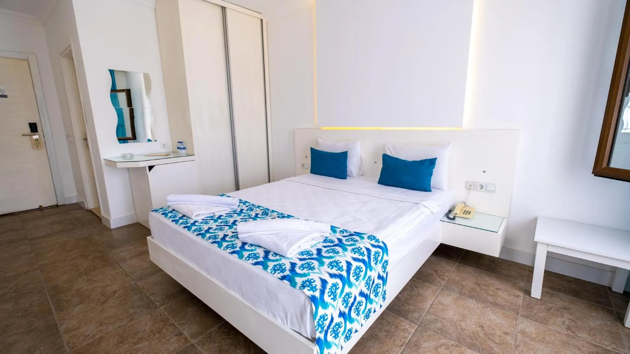 Garden, Bed in Flora Hotel