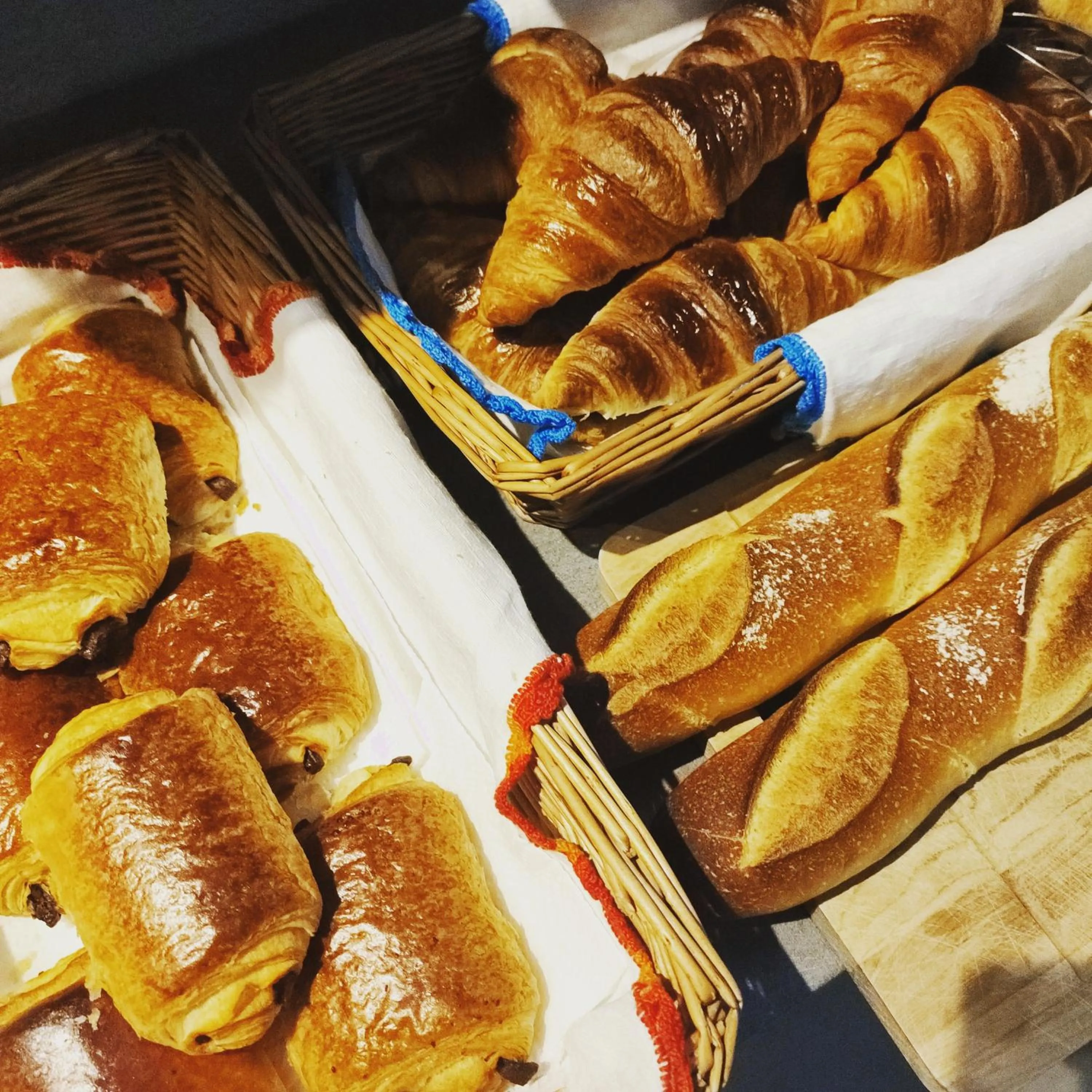 Breakfast in Hôtel Le 15 Périgueux