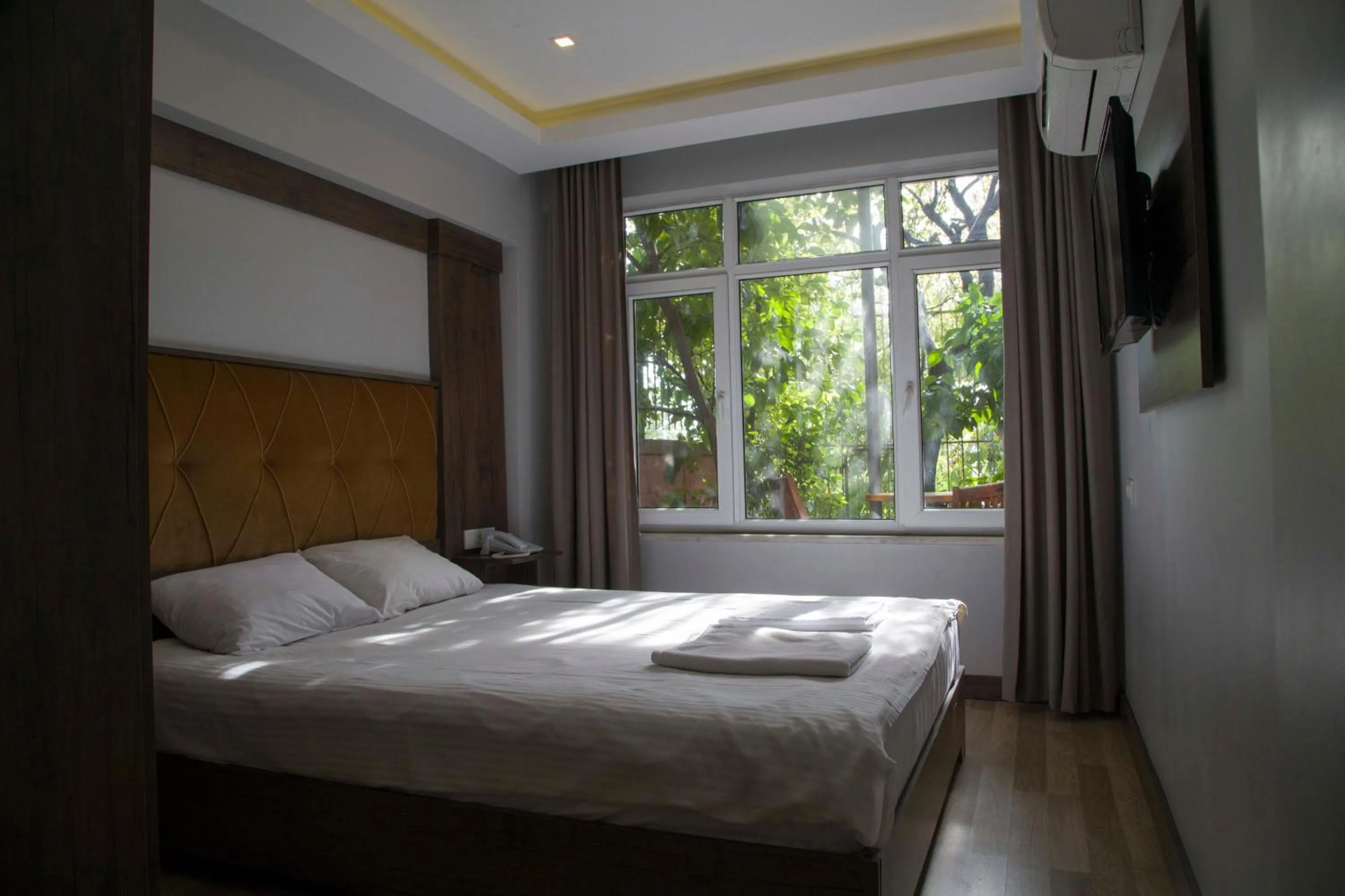 Photo of the whole room, Bed in Bucoleon by Cheers