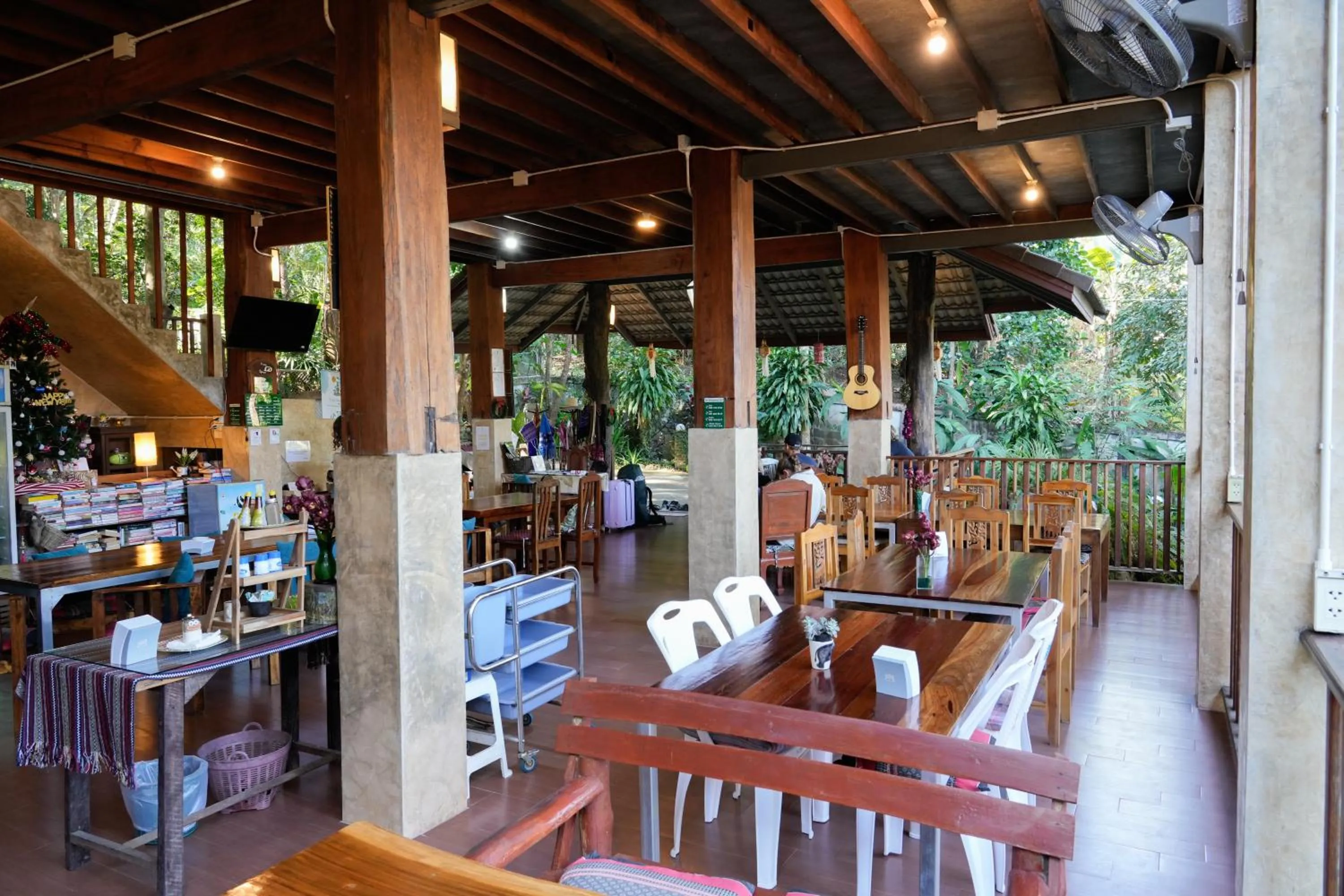 Dining area in Maewin Resort