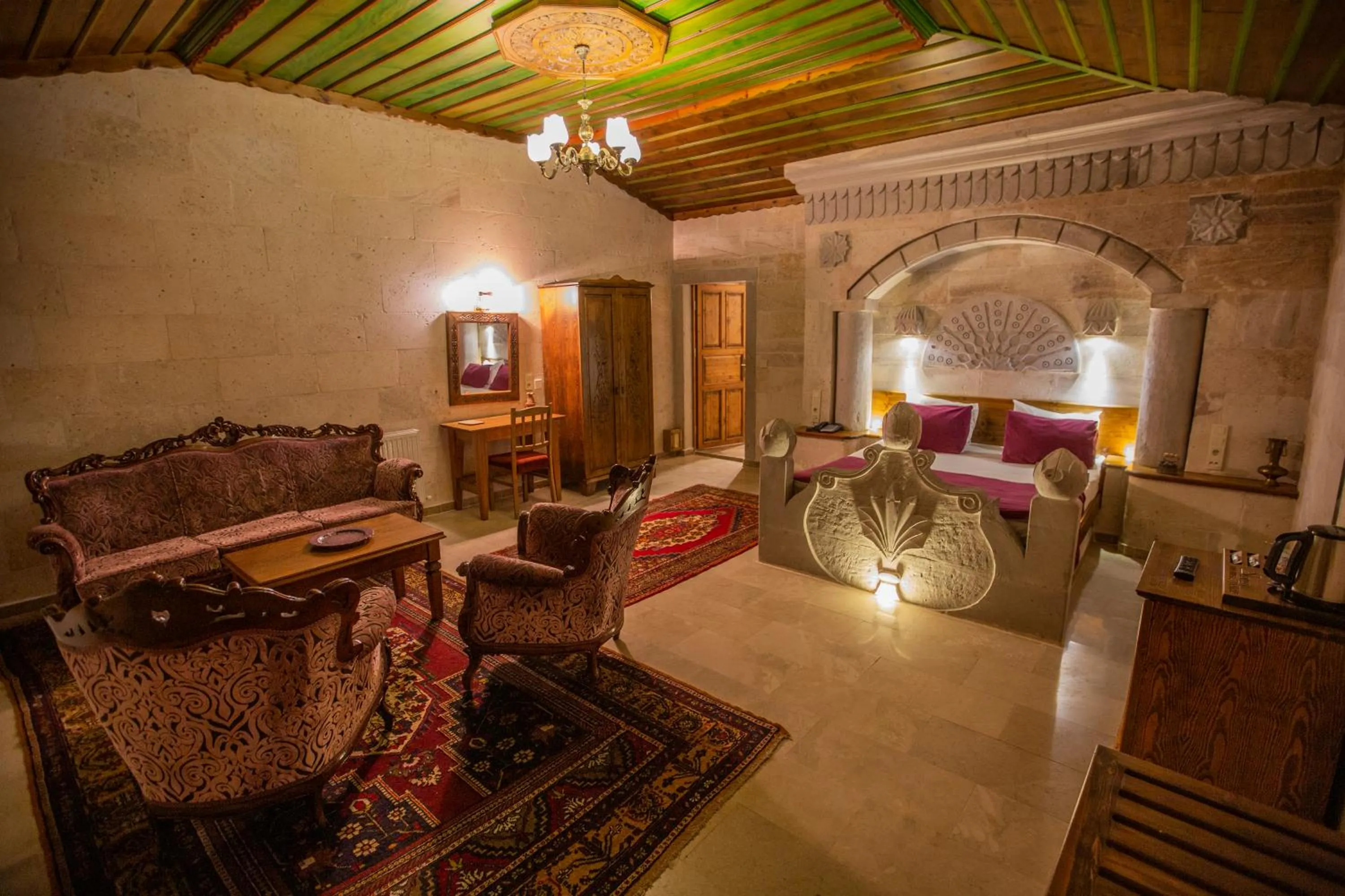 Coffee/tea facilities in Stone House Cave Hotel