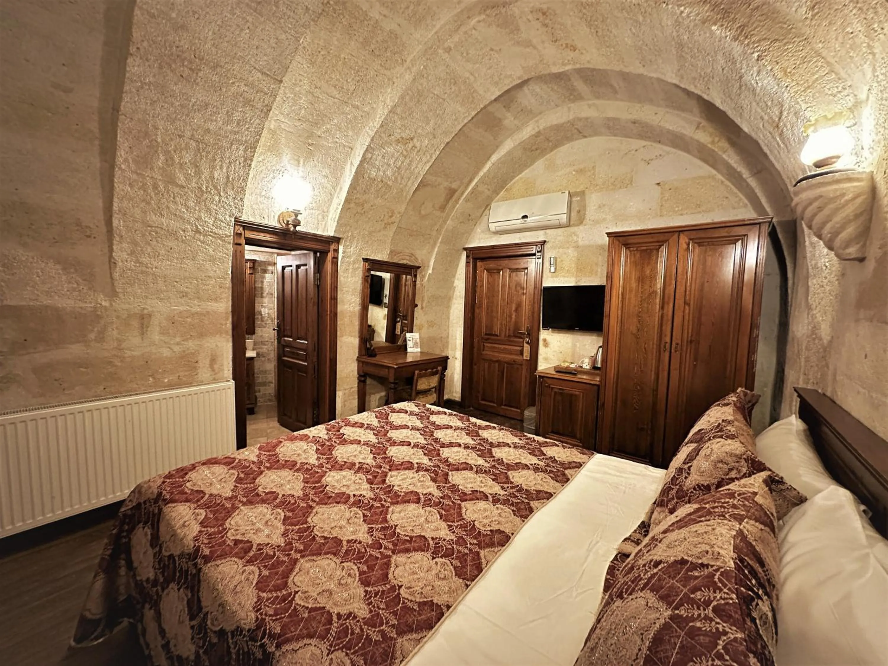 Massage, Bed in Stone House Cave Hotel