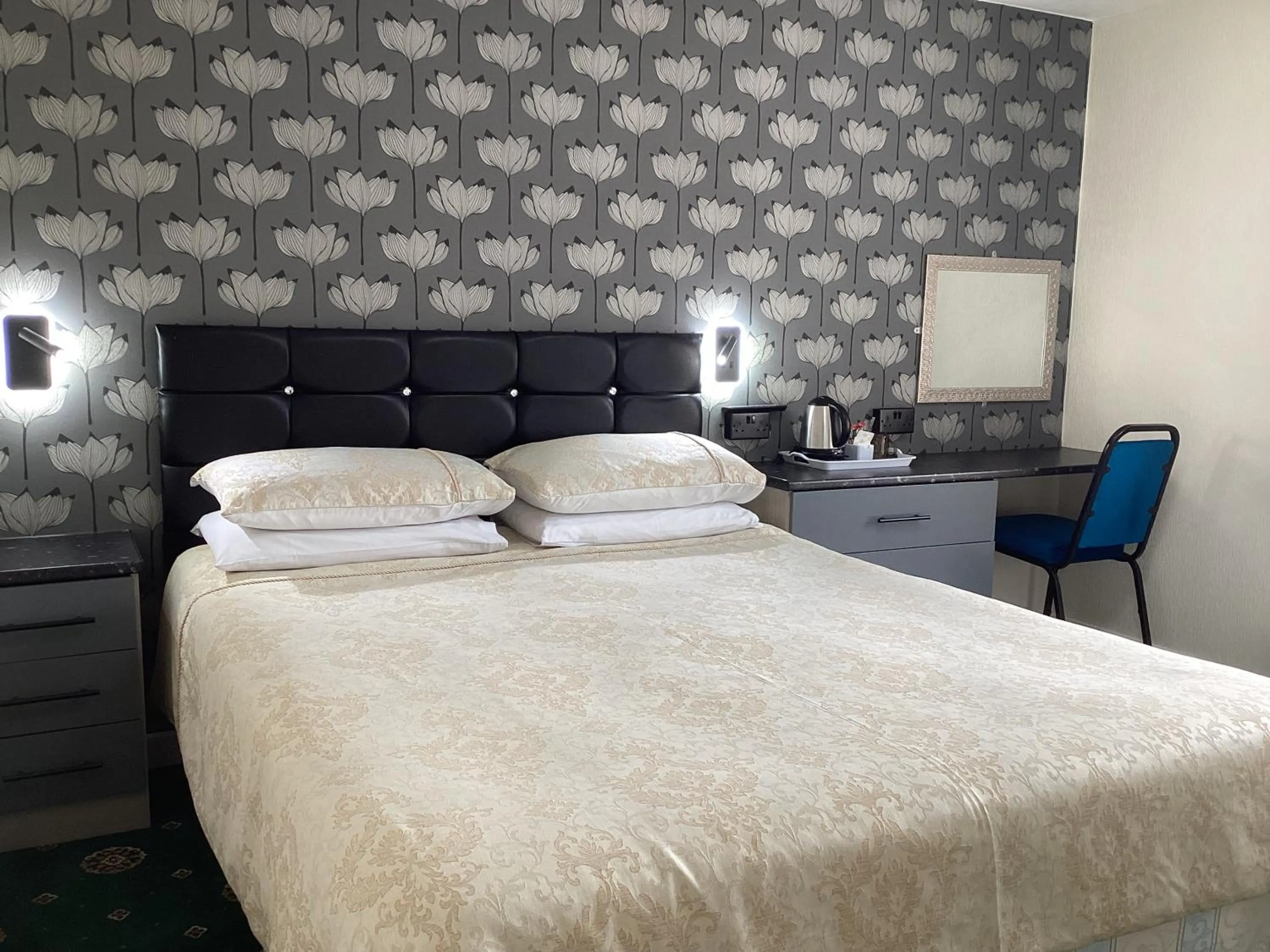 Bedroom, Bed in Myrtle house