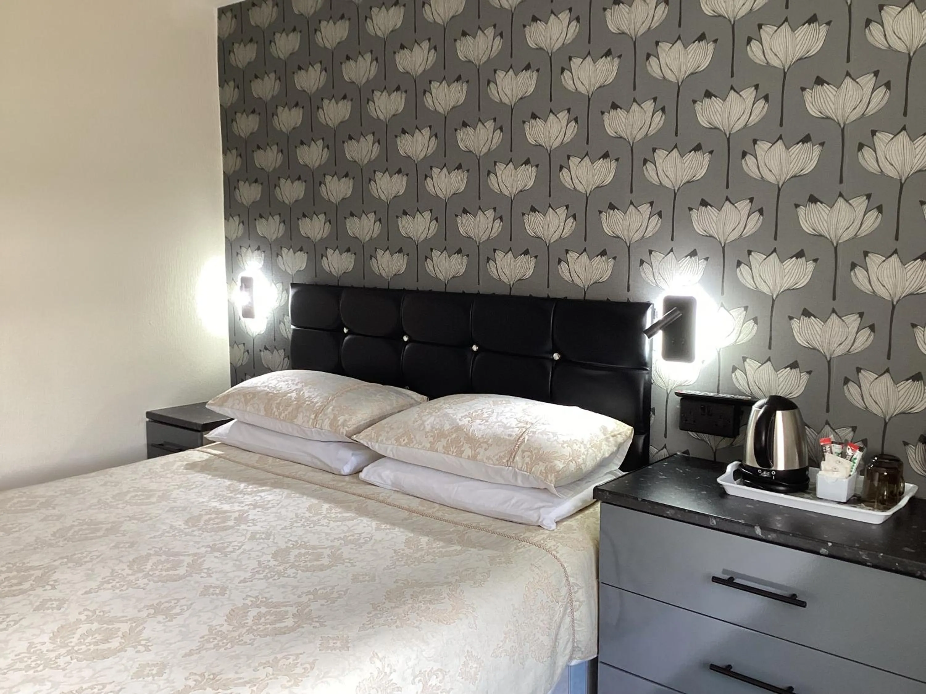 Bedroom, Bed in Myrtle house