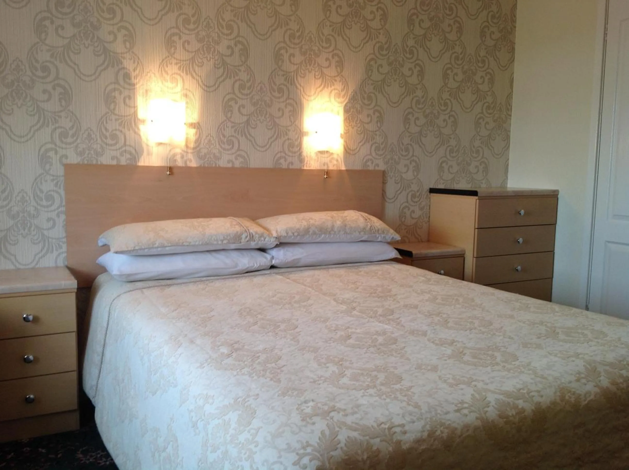 Bedroom, Bed in Myrtle house