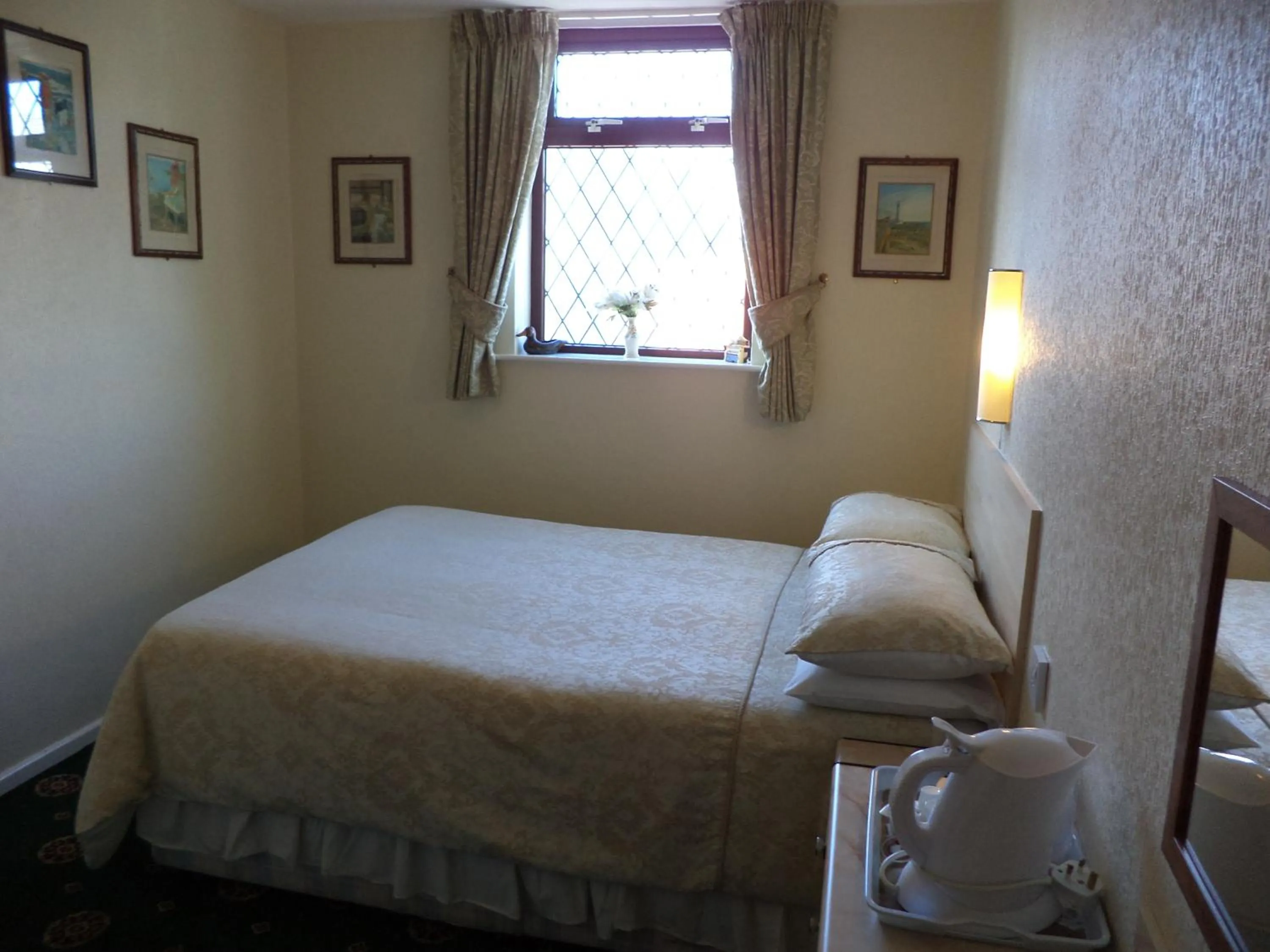 Bedroom, Bed in Myrtle house
