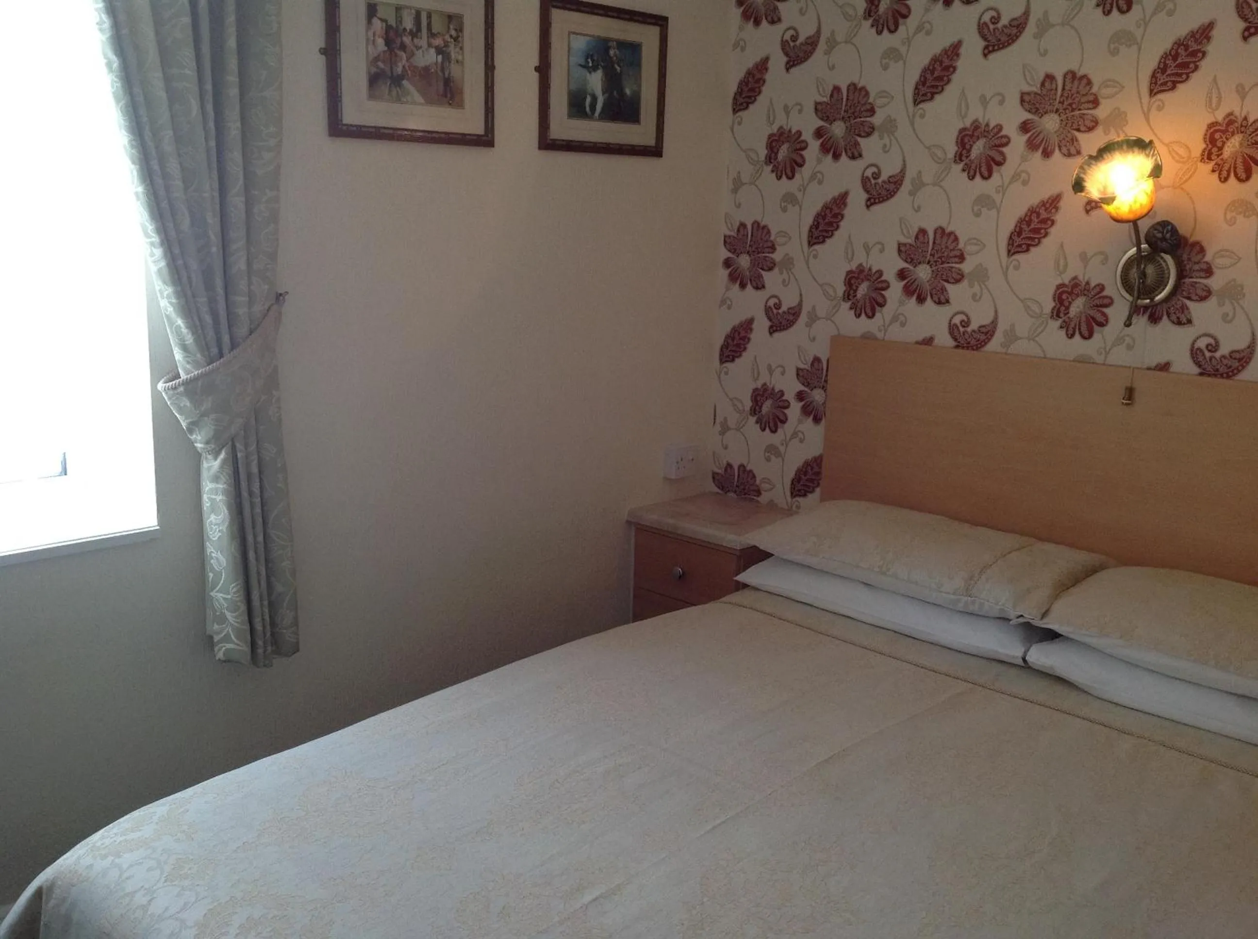 Bedroom, Bed in Myrtle house