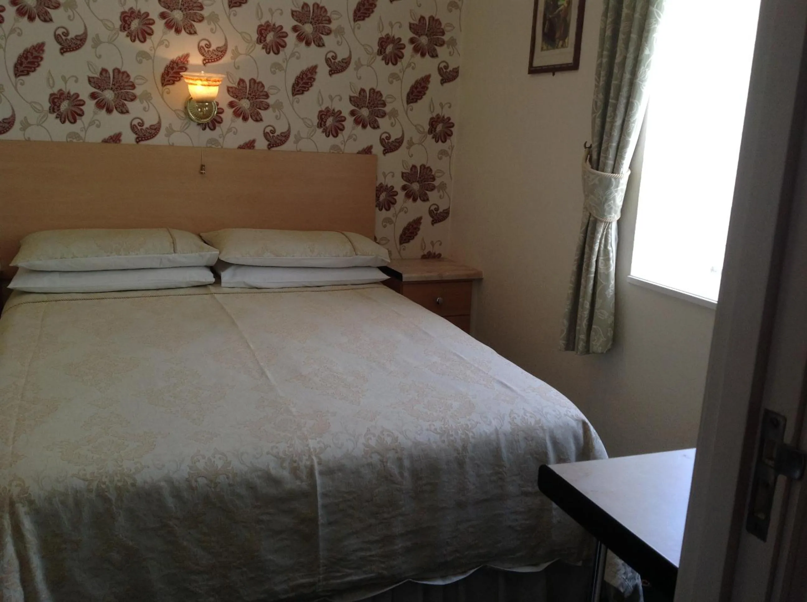 Bedroom, Bed in Myrtle house