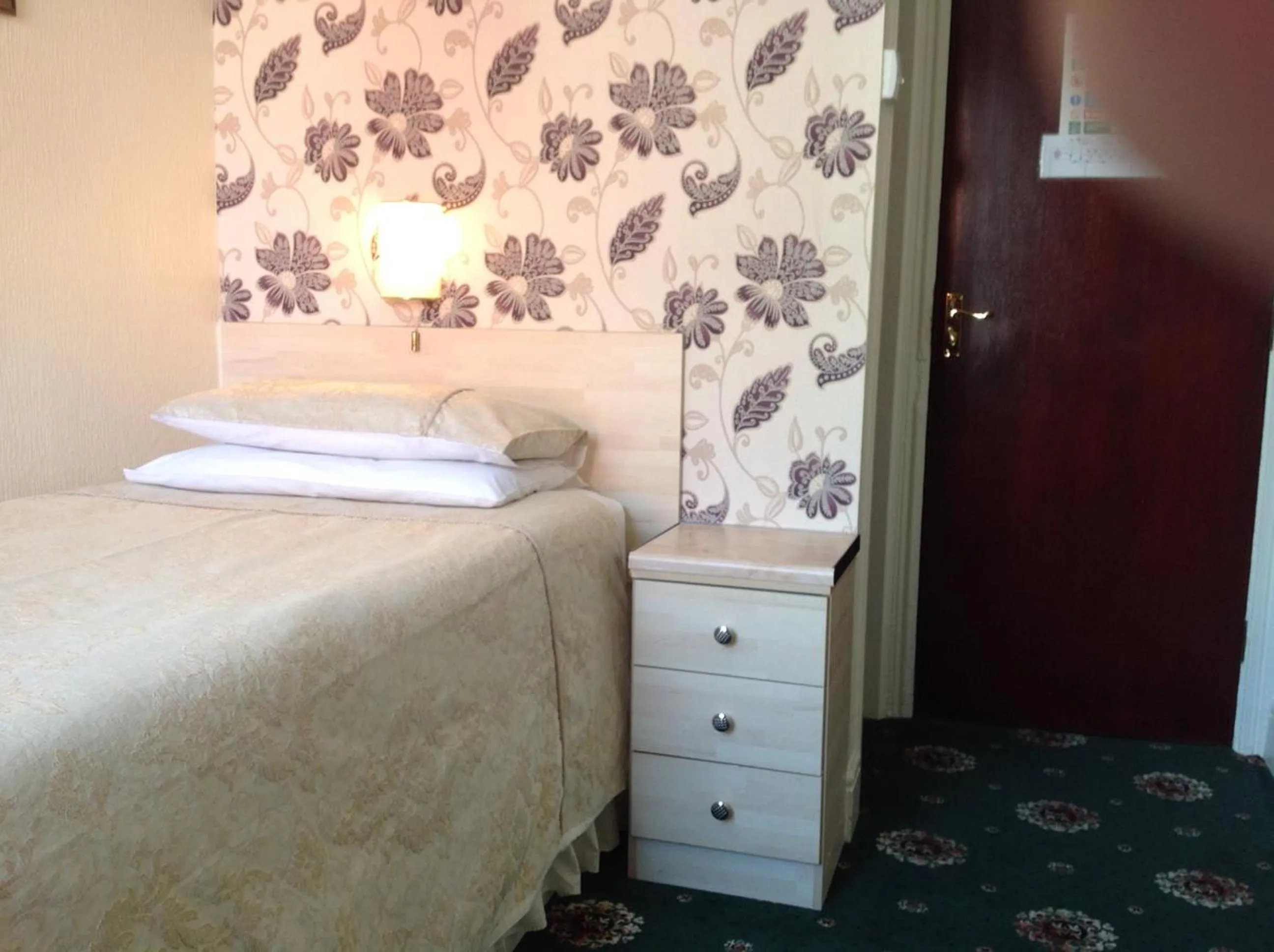 Bedroom, Bed in Myrtle house