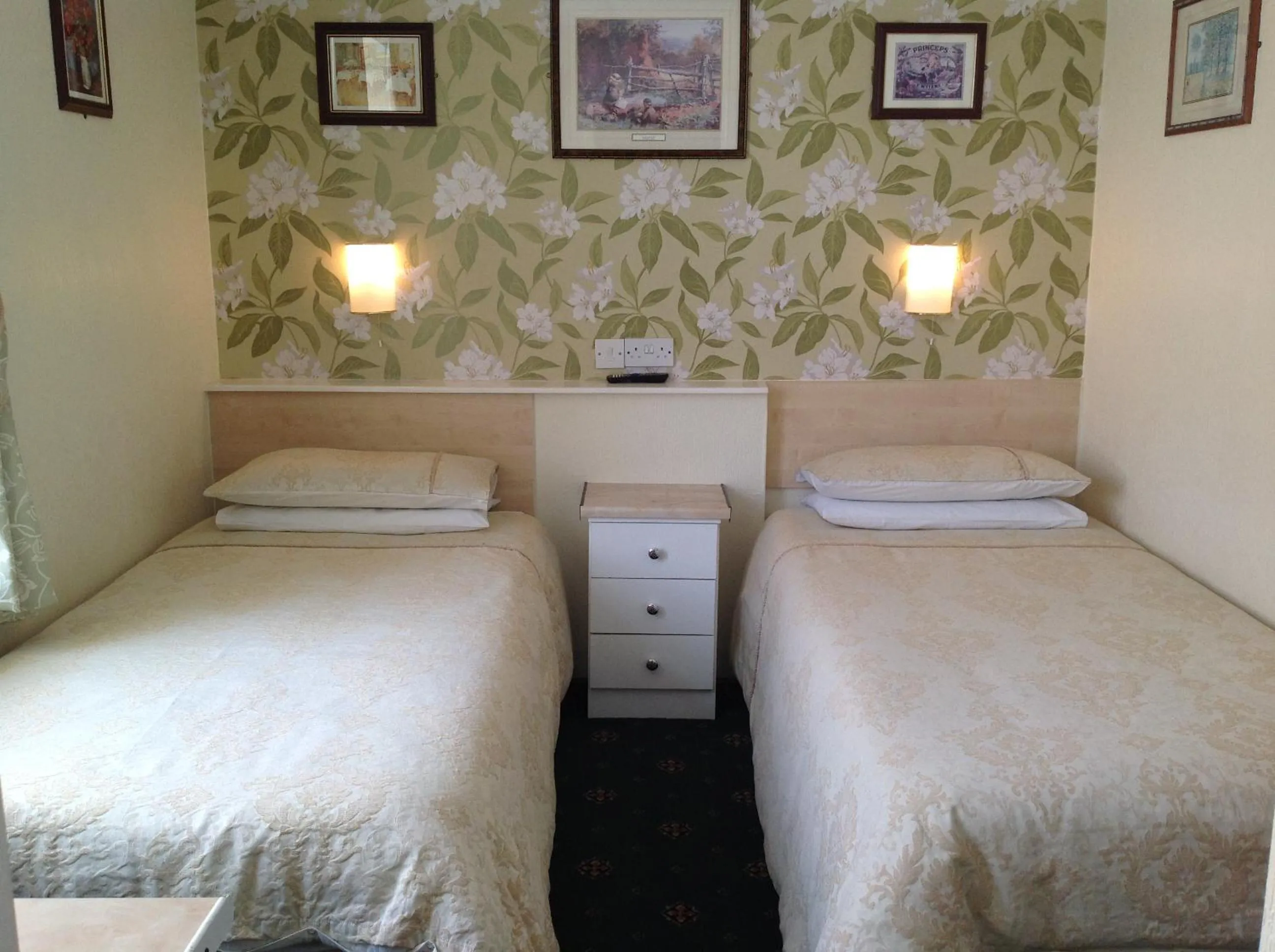 Bedroom, Bed in Myrtle house