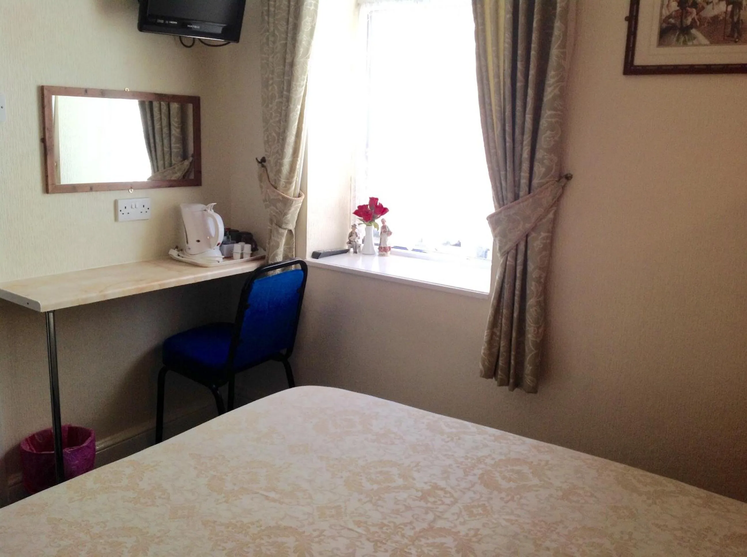 Bedroom, Bed in Myrtle house