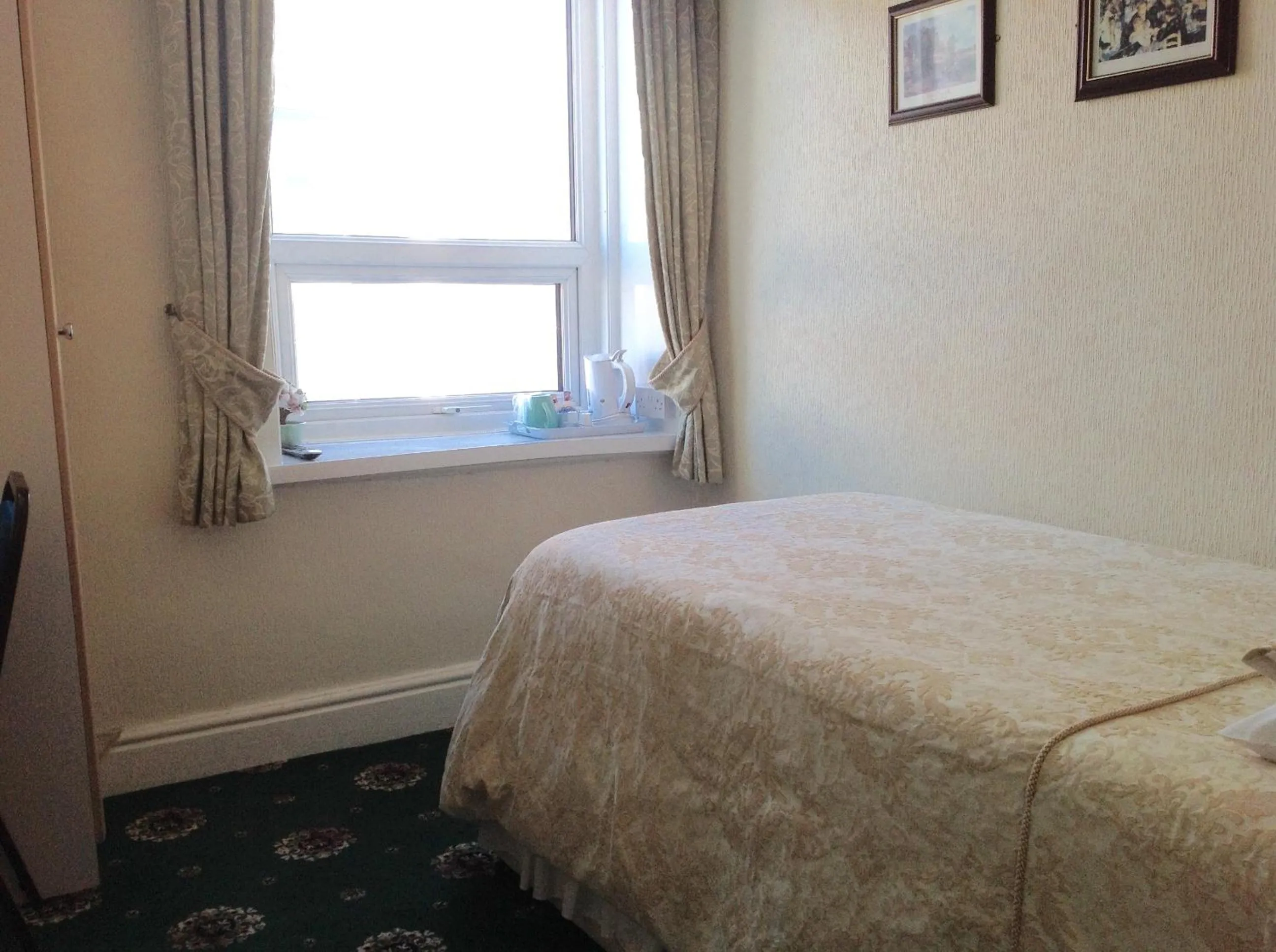 Bedroom, Bed in Myrtle house