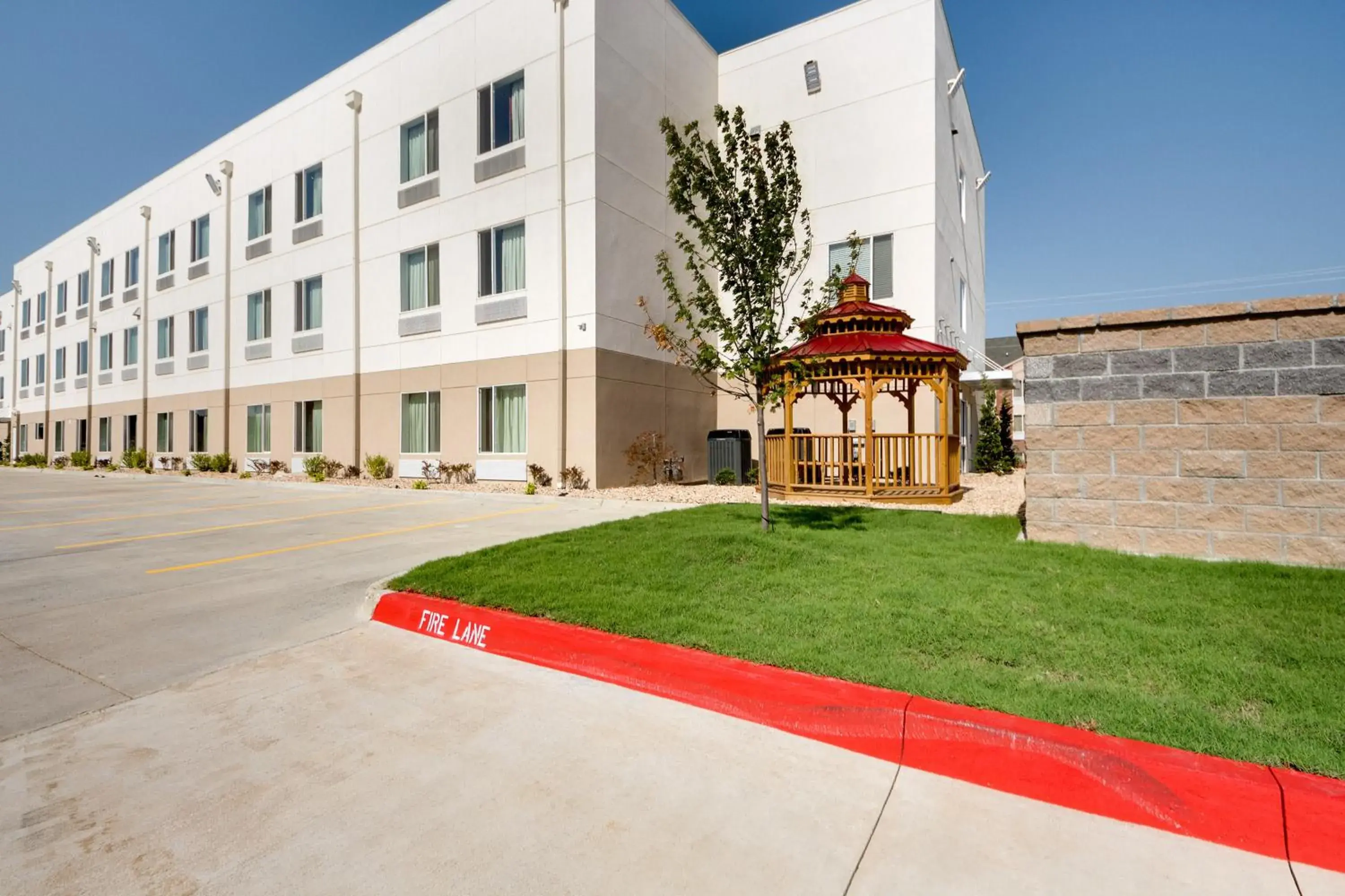 Facade/entrance in Motel 6-Tulsa, OK Facade/entrance in Motel 6-Tulsa, OK