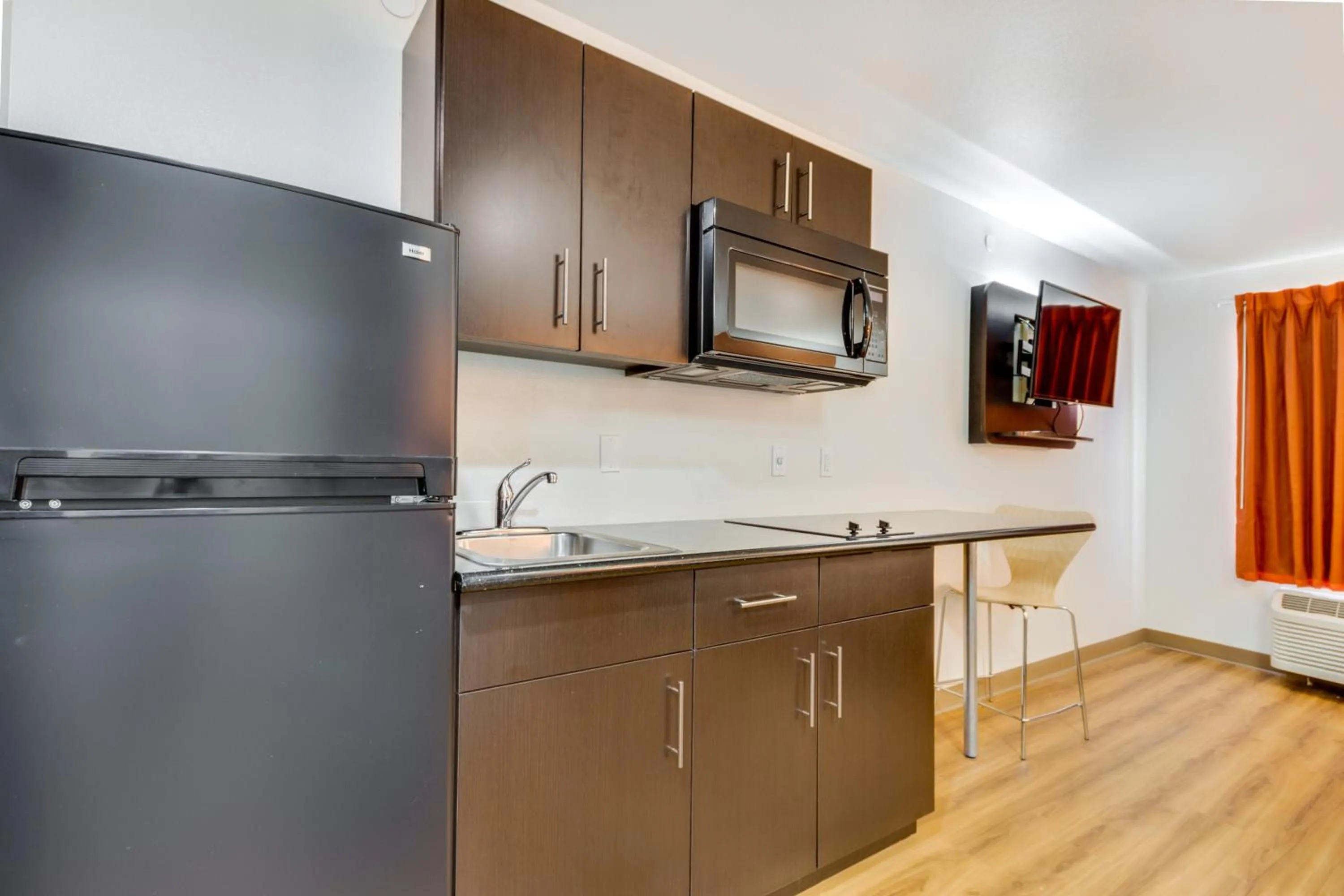 Kitchen or kitchenette in Motel 6-Tulsa, OK