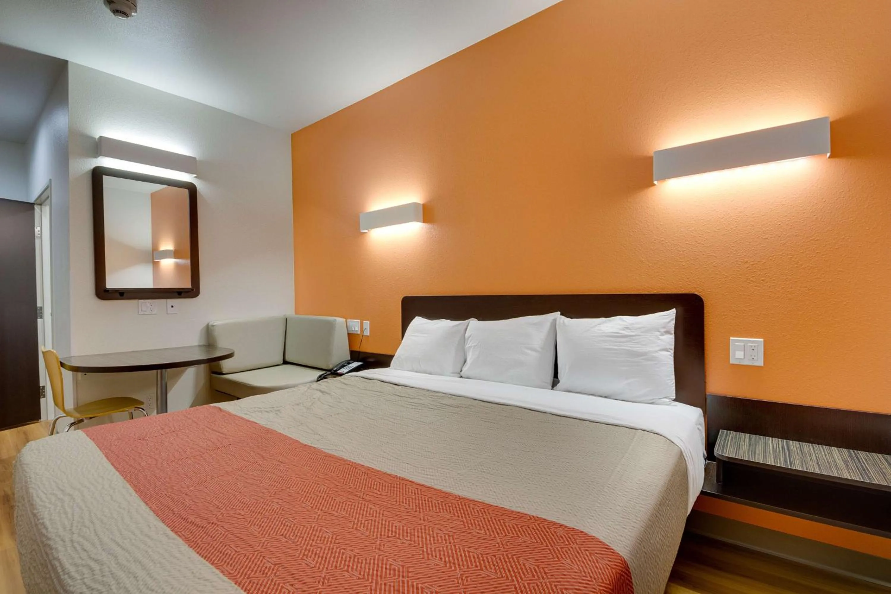 Photo of the whole room, Bed in Motel 6-Tulsa, OK