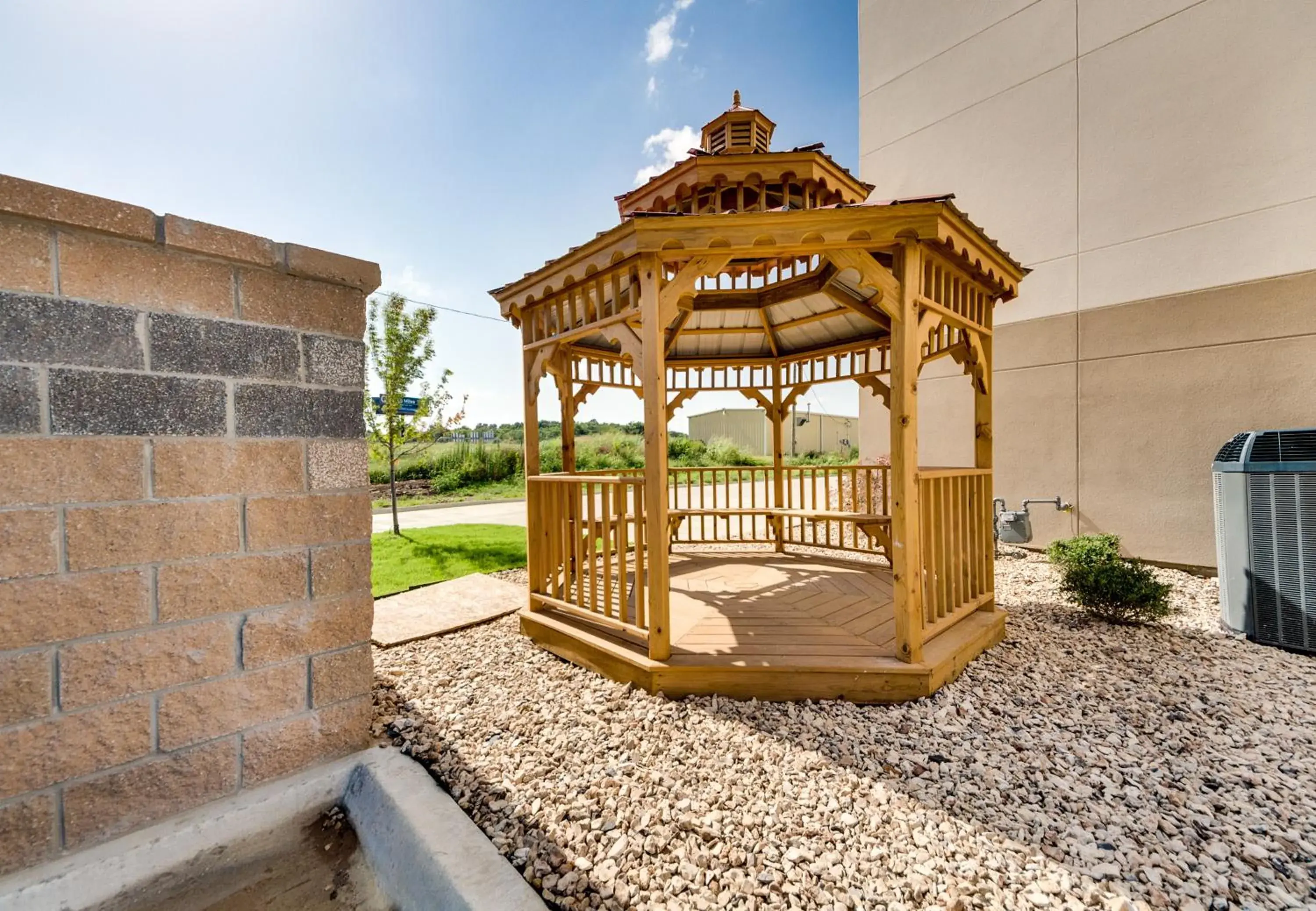 Property building in Motel 6-Tulsa, OK Property building in Motel 6-Tulsa, OK