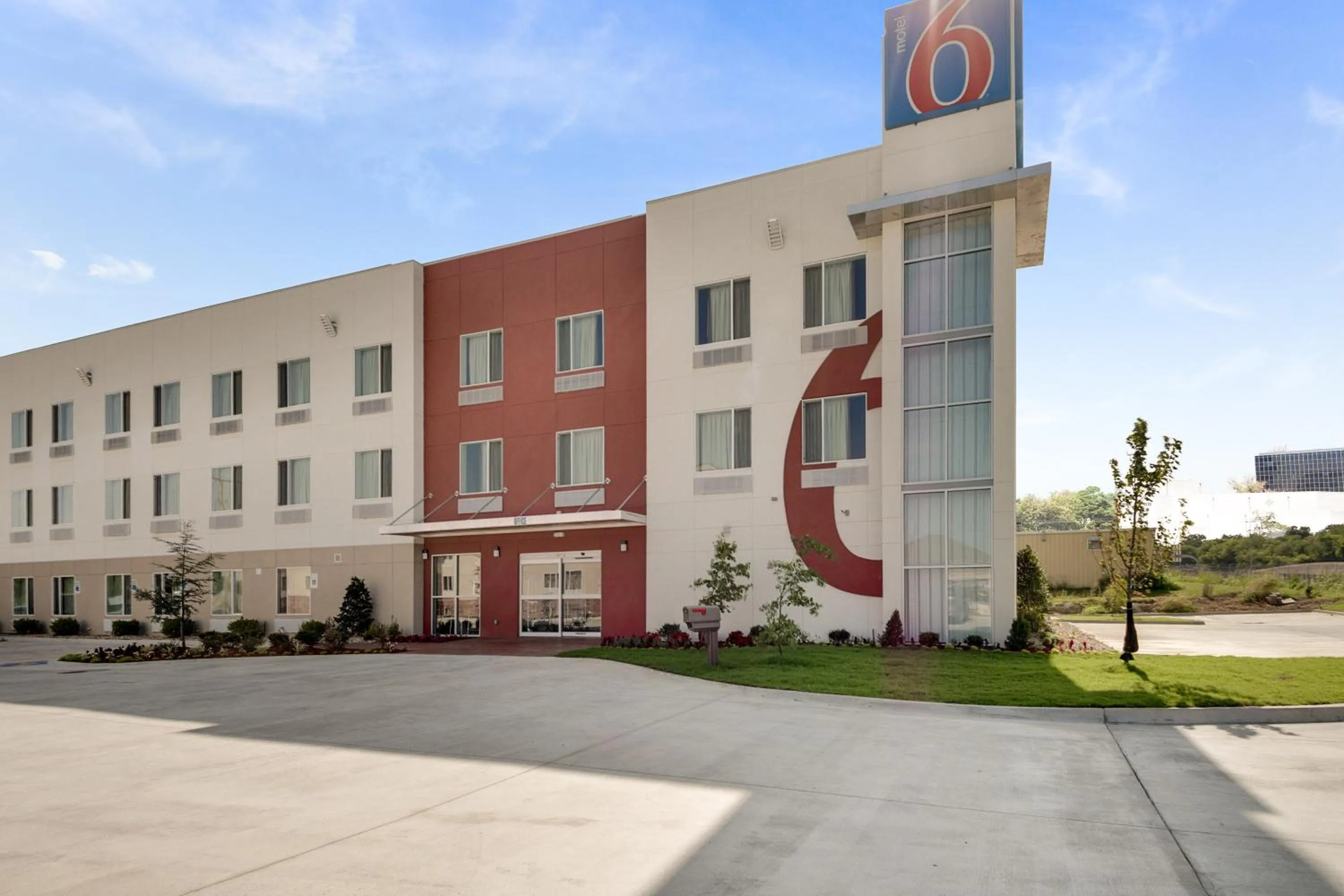 Facade/entrance in Motel 6-Tulsa, OK