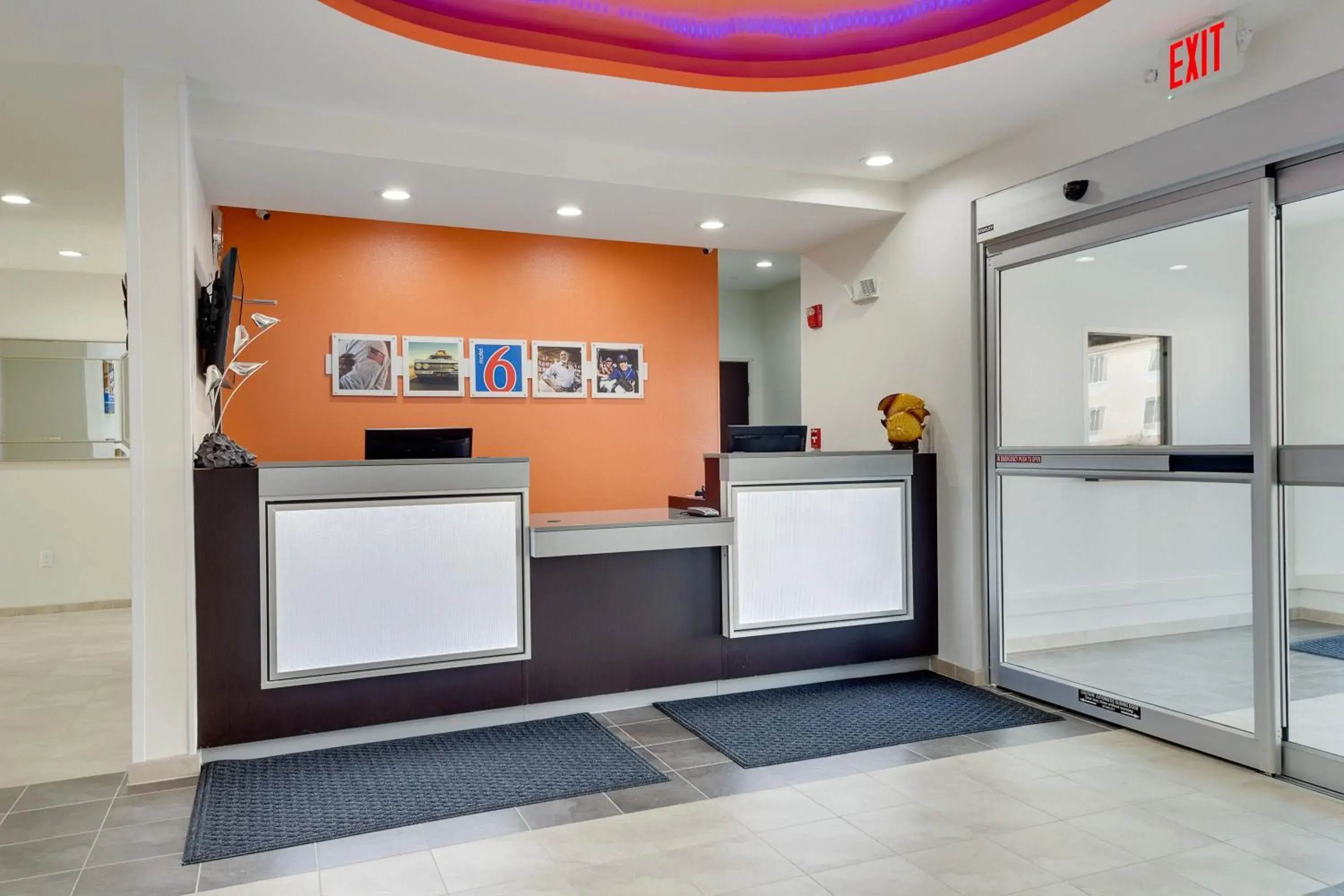 Lobby or reception in Motel 6-Tulsa, OK Lobby or reception in Motel 6-Tulsa, OK