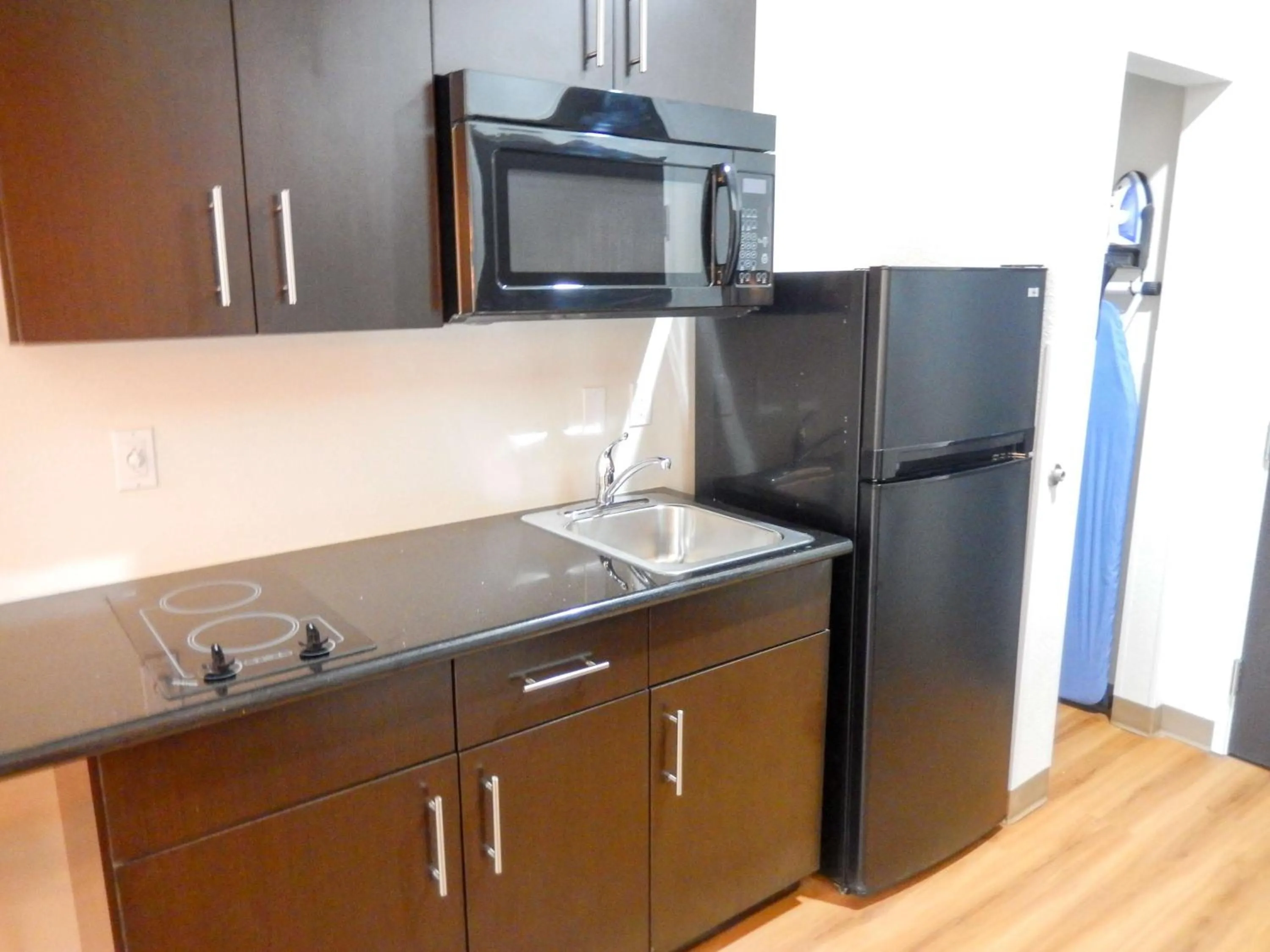 Kitchen or kitchenette in Motel 6-Tulsa, OK