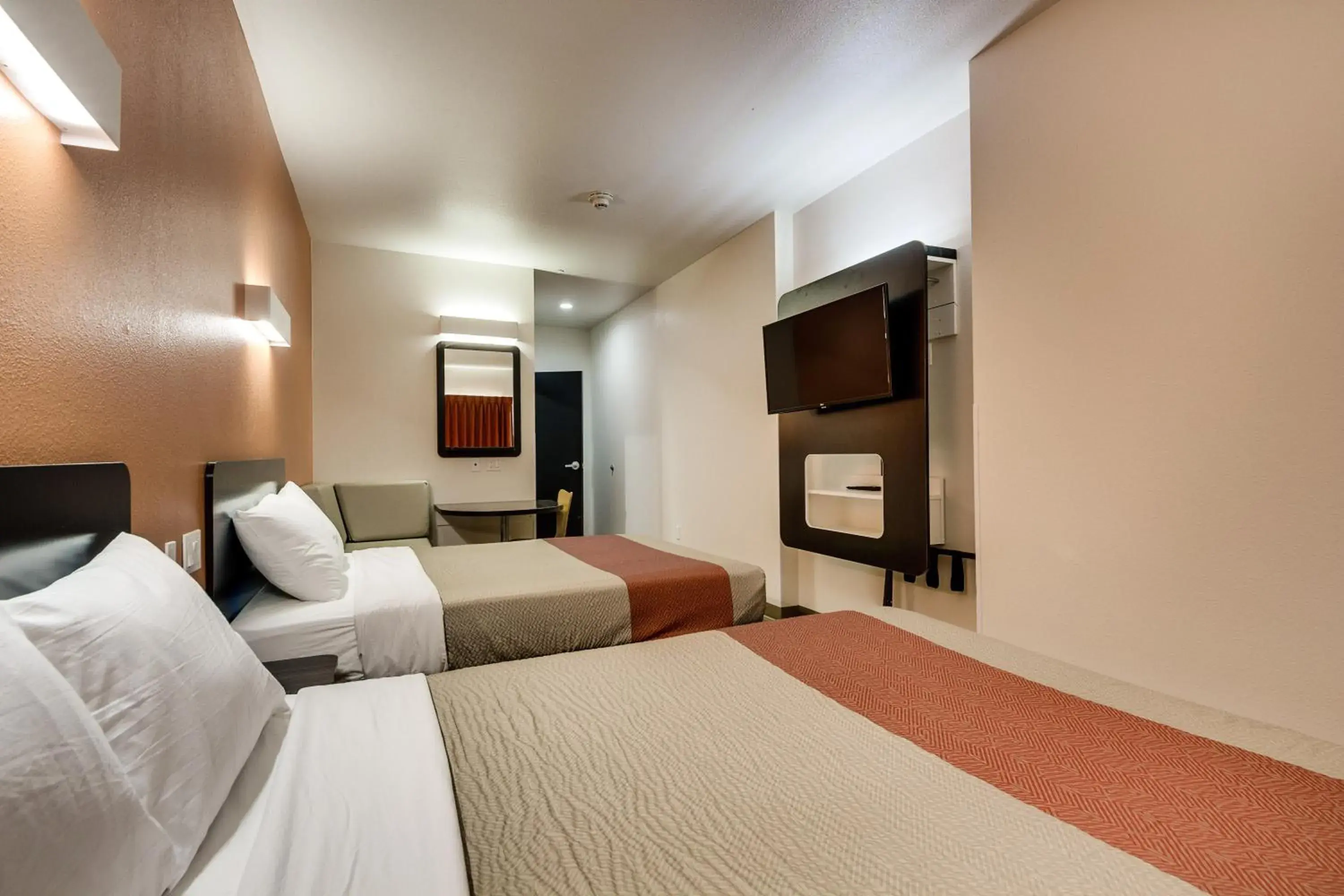 Queen Room with Two Queen Beds - Non-Smoking in Motel 6-Tulsa, OK Queen Room with Two Queen Beds - Non-Smoking in Motel 6-Tulsa, OK