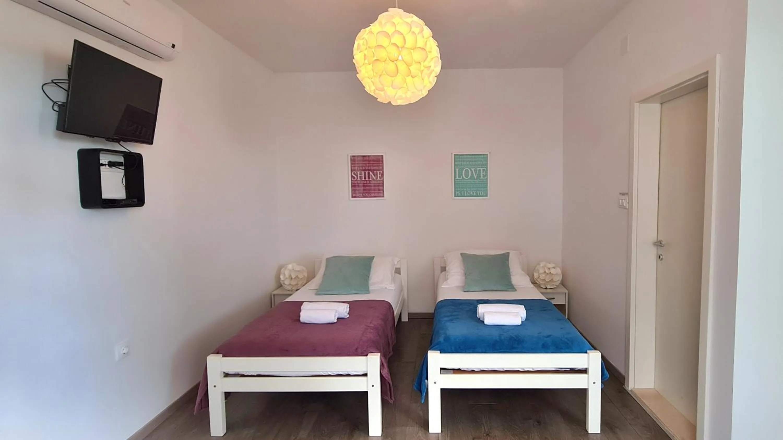 TV and multimedia, Bed in Cin&Co Central Apartments