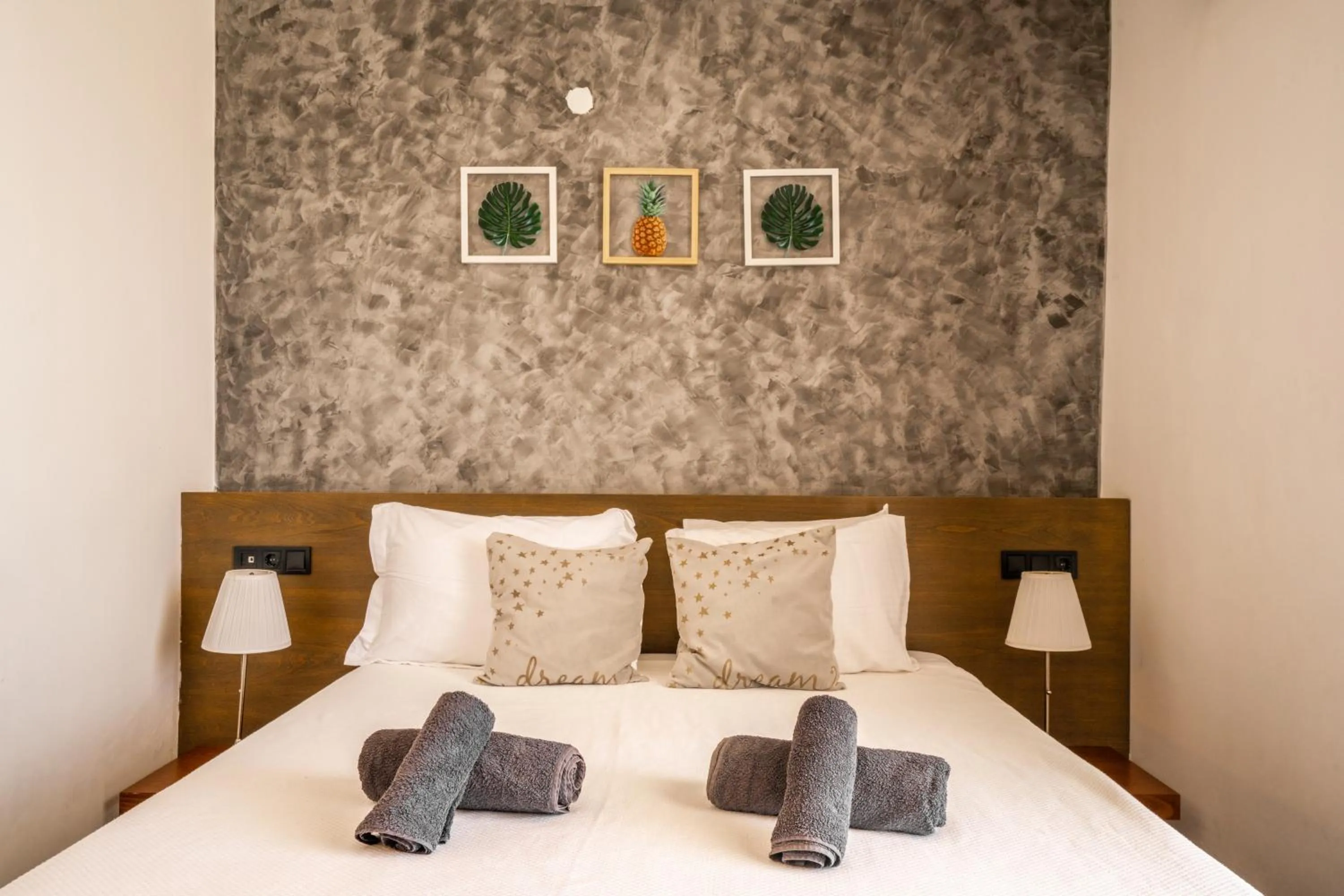 Bedroom, Bed in Li Mango