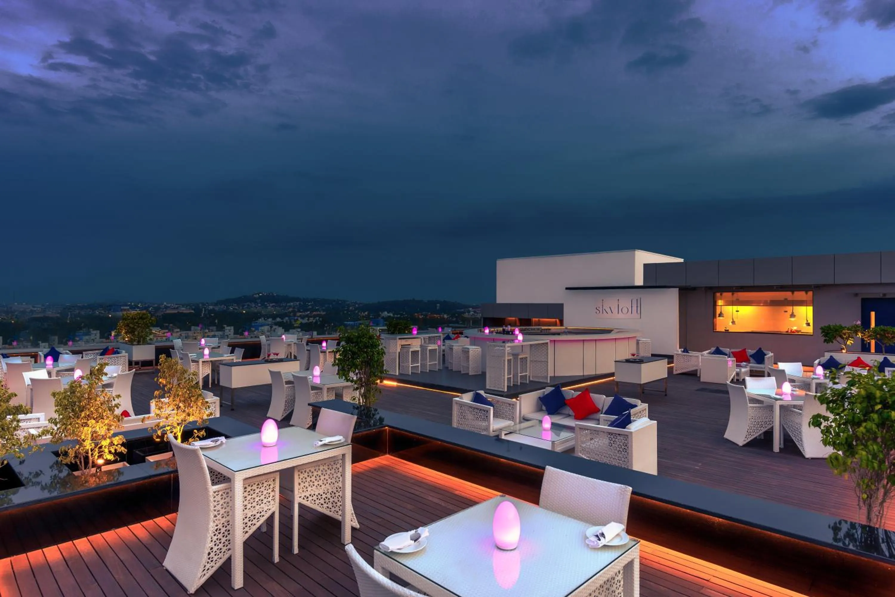 Restaurant/places to eat in Feathers- A Radha Hotel, Chennai