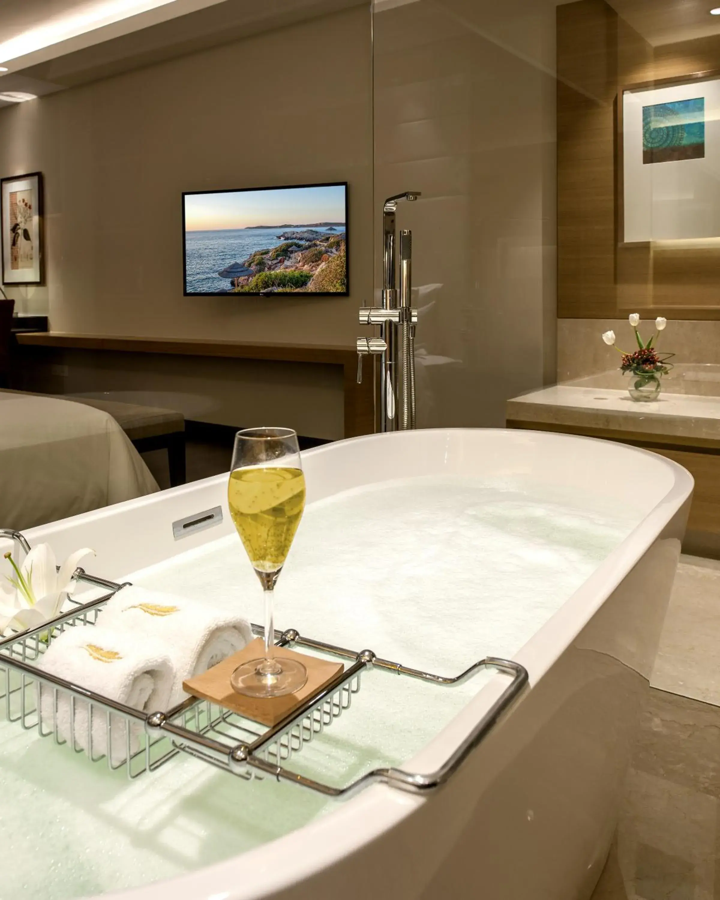 Bathroom in Feathers- A Radha Hotel, Chennai Bathroom in Feathers- A Radha Hotel, Chennai