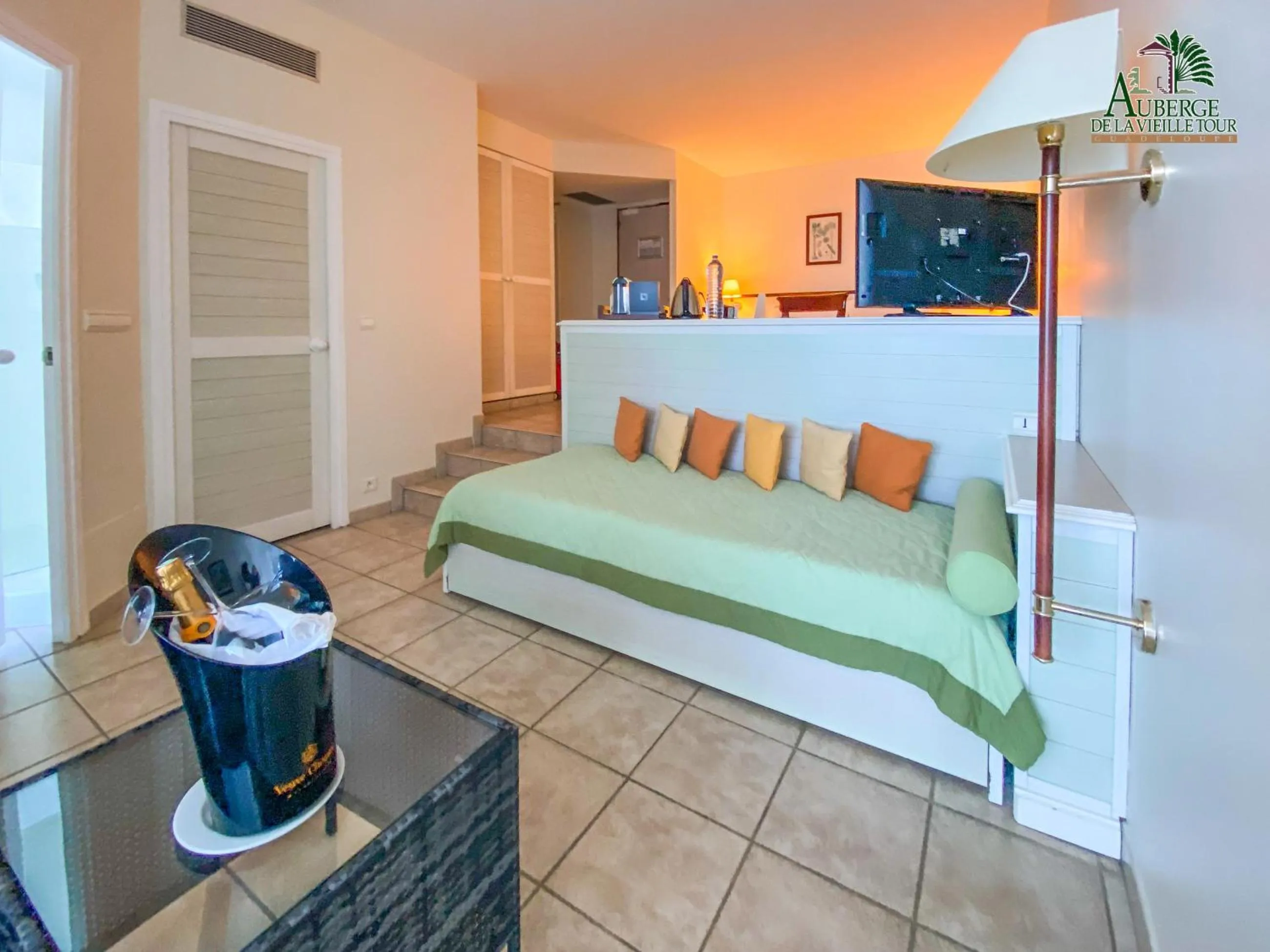 Photo of the whole room in Hotel Auberge de la Vieille Tour