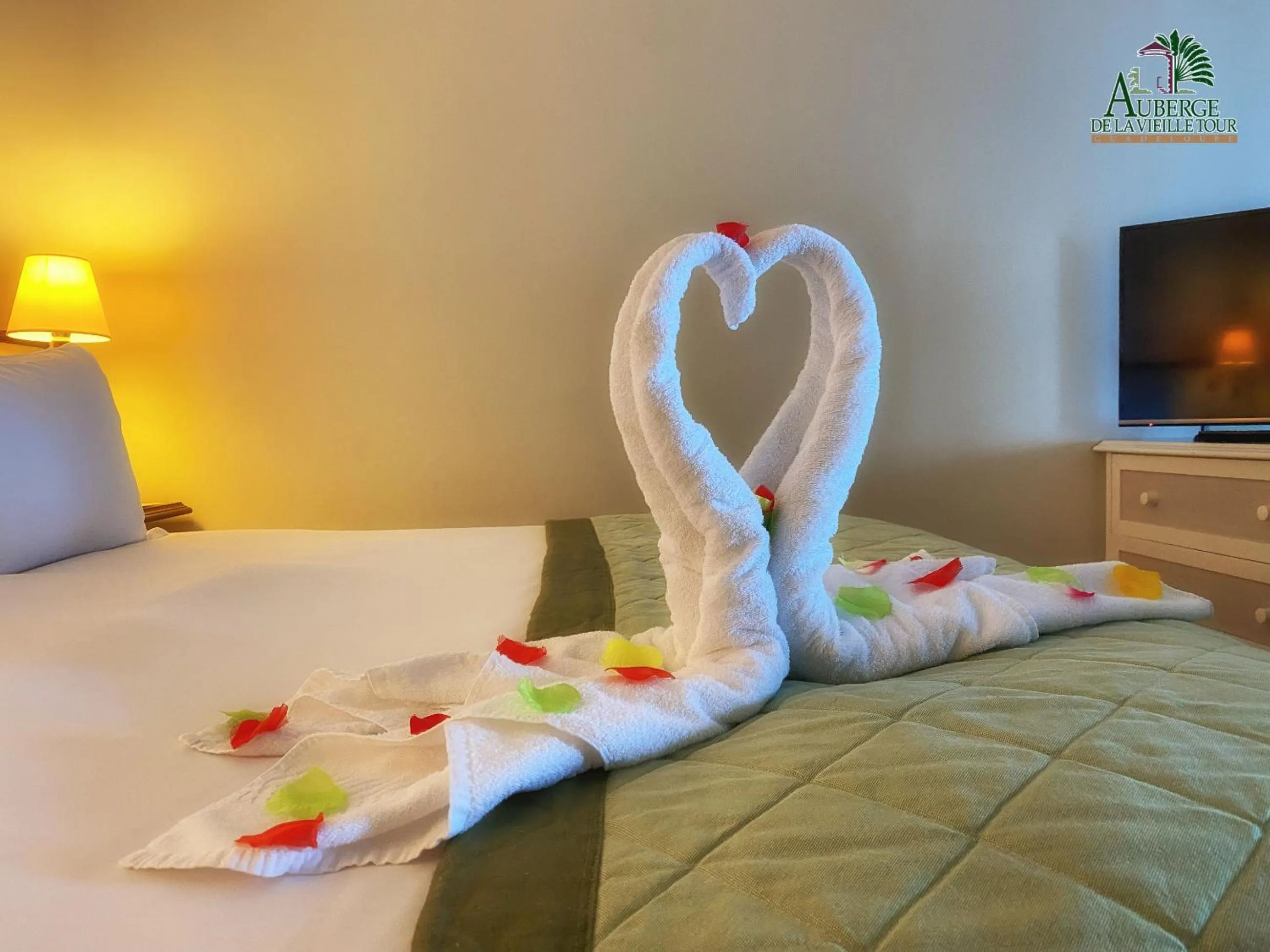 Bedroom, Bed in Hotel Auberge de la Vieille Tour