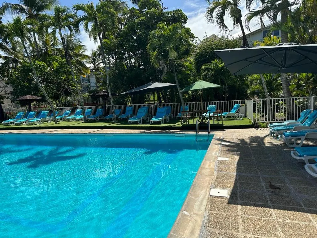 Swimming pool in Hotel Auberge de la Vieille Tour