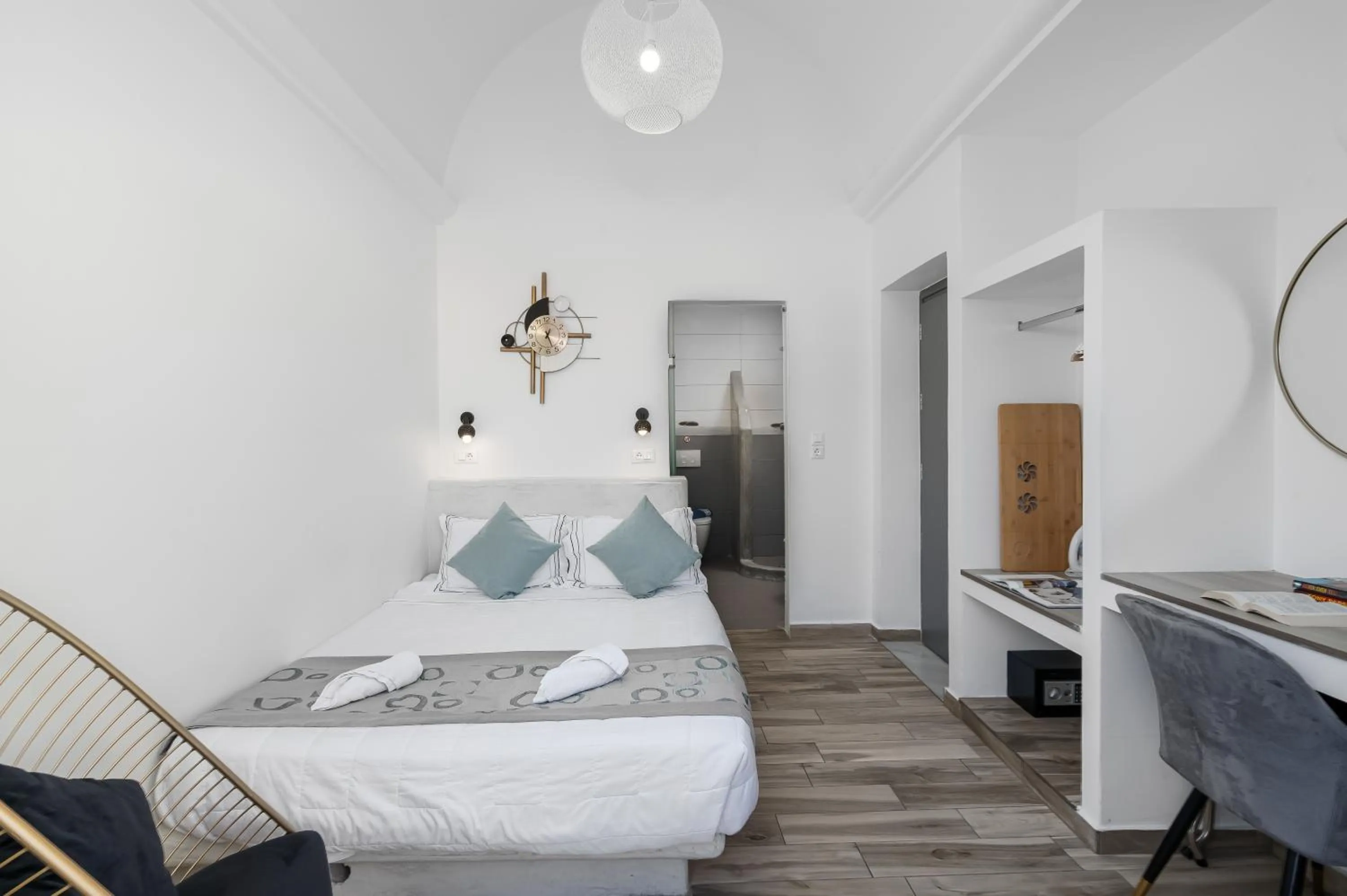 Photo of the whole room, Bed in Oasis Hotel