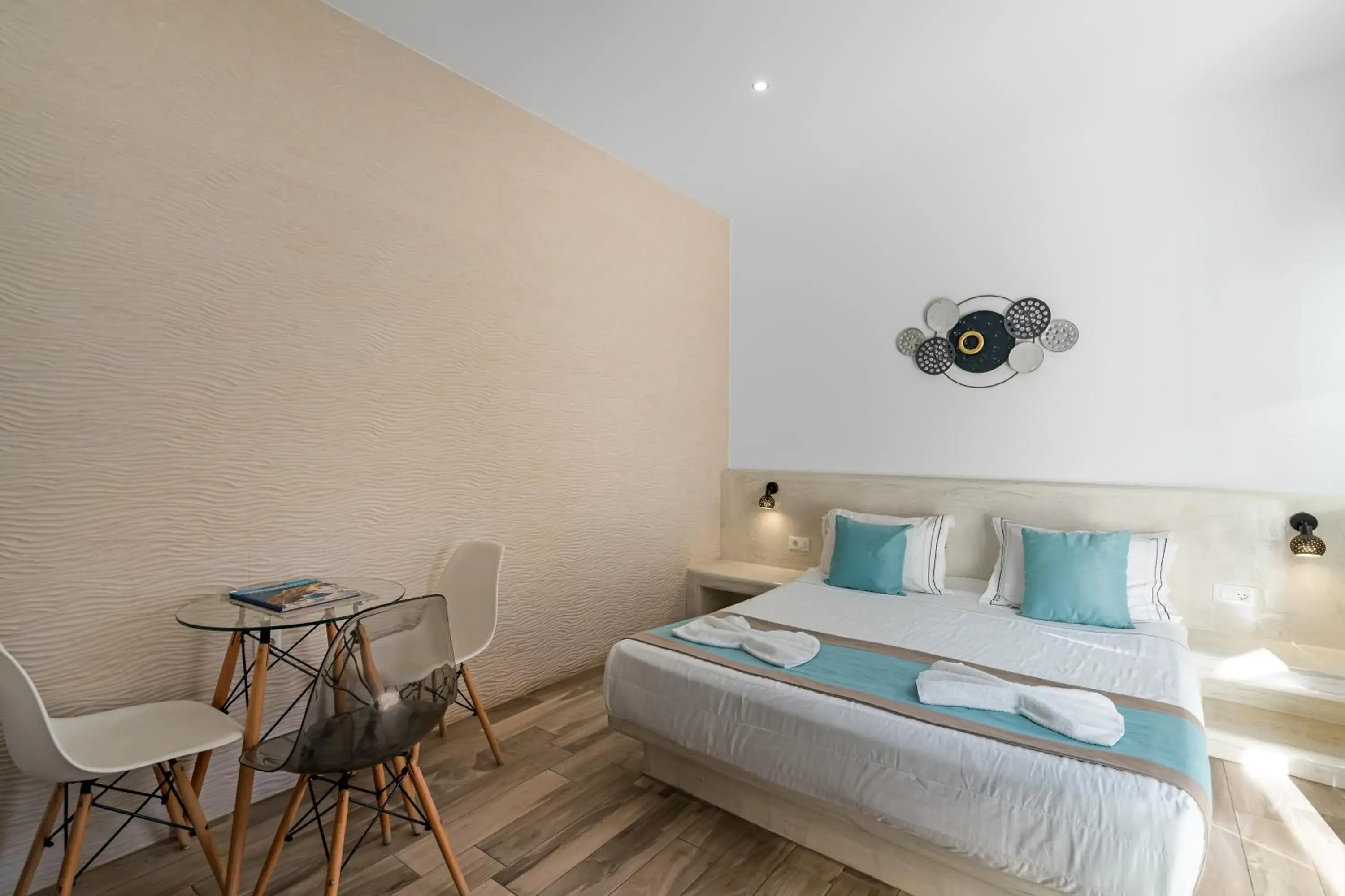 Bedroom, Bed in Oasis Hotel Bedroom, Bed in Oasis Hotel