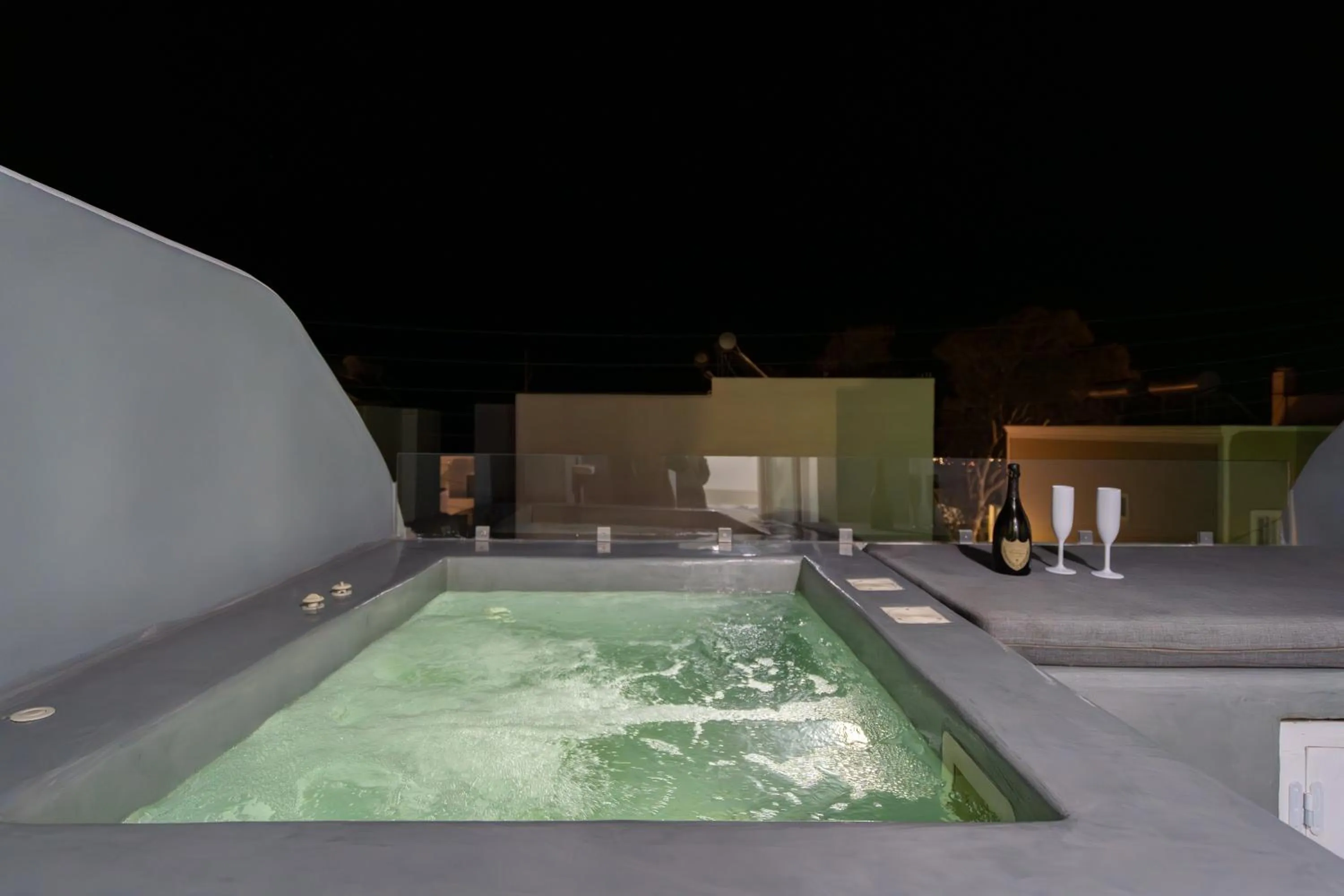 Hot Tub in Oasis Hotel