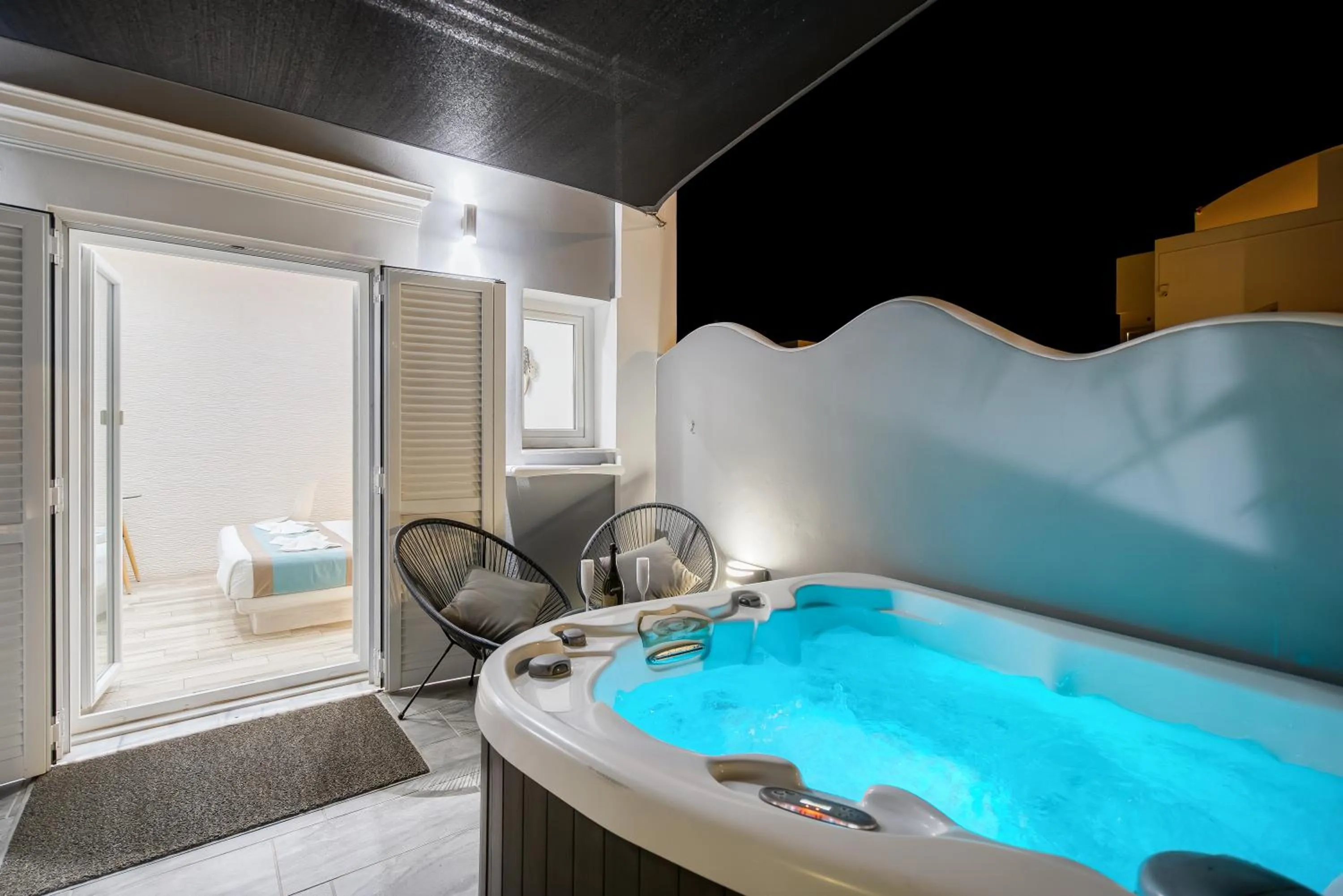 Hot Tub in Oasis Hotel