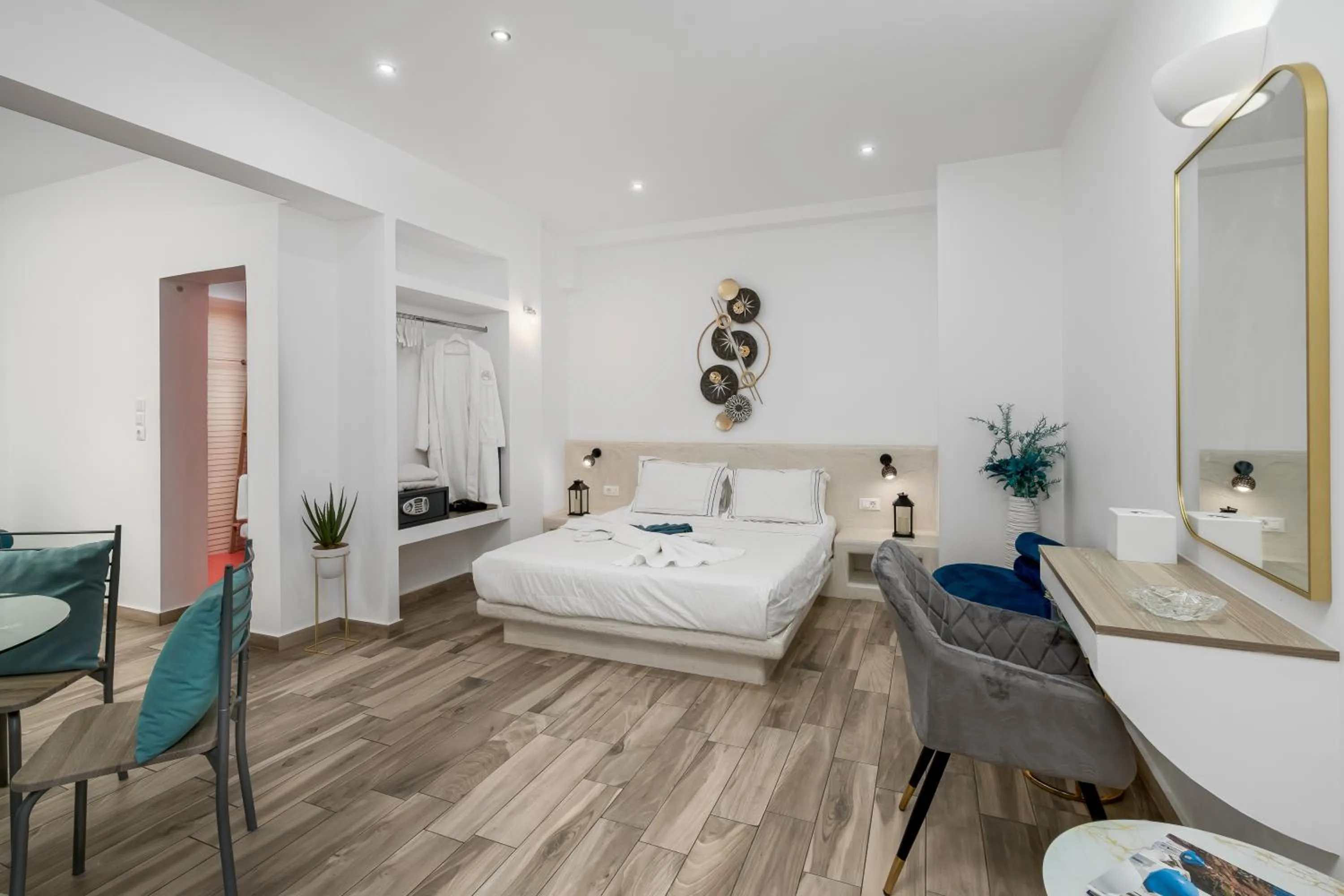 Bedroom, Bed in Oasis Hotel