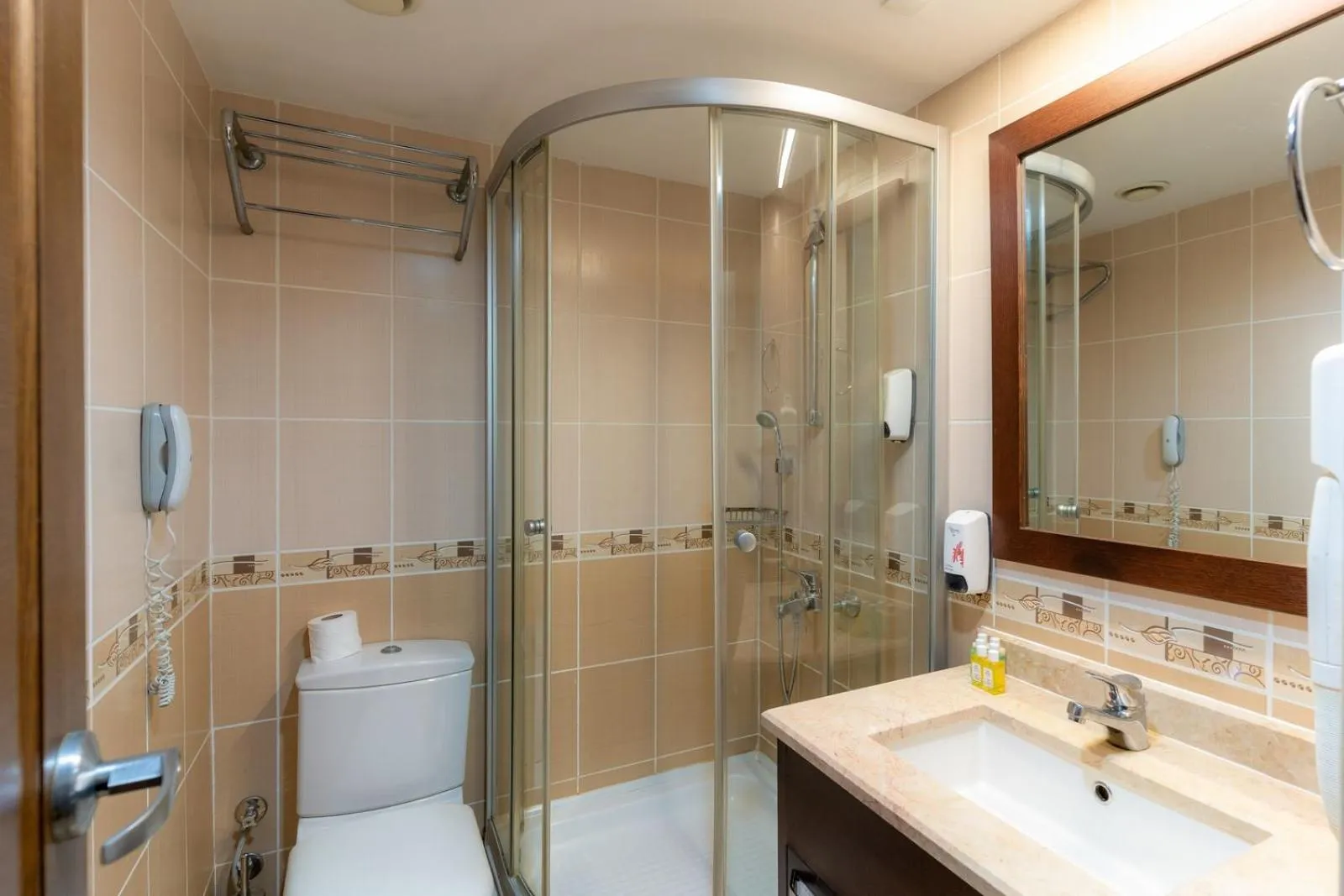 Bathroom in Latanya Park Resort