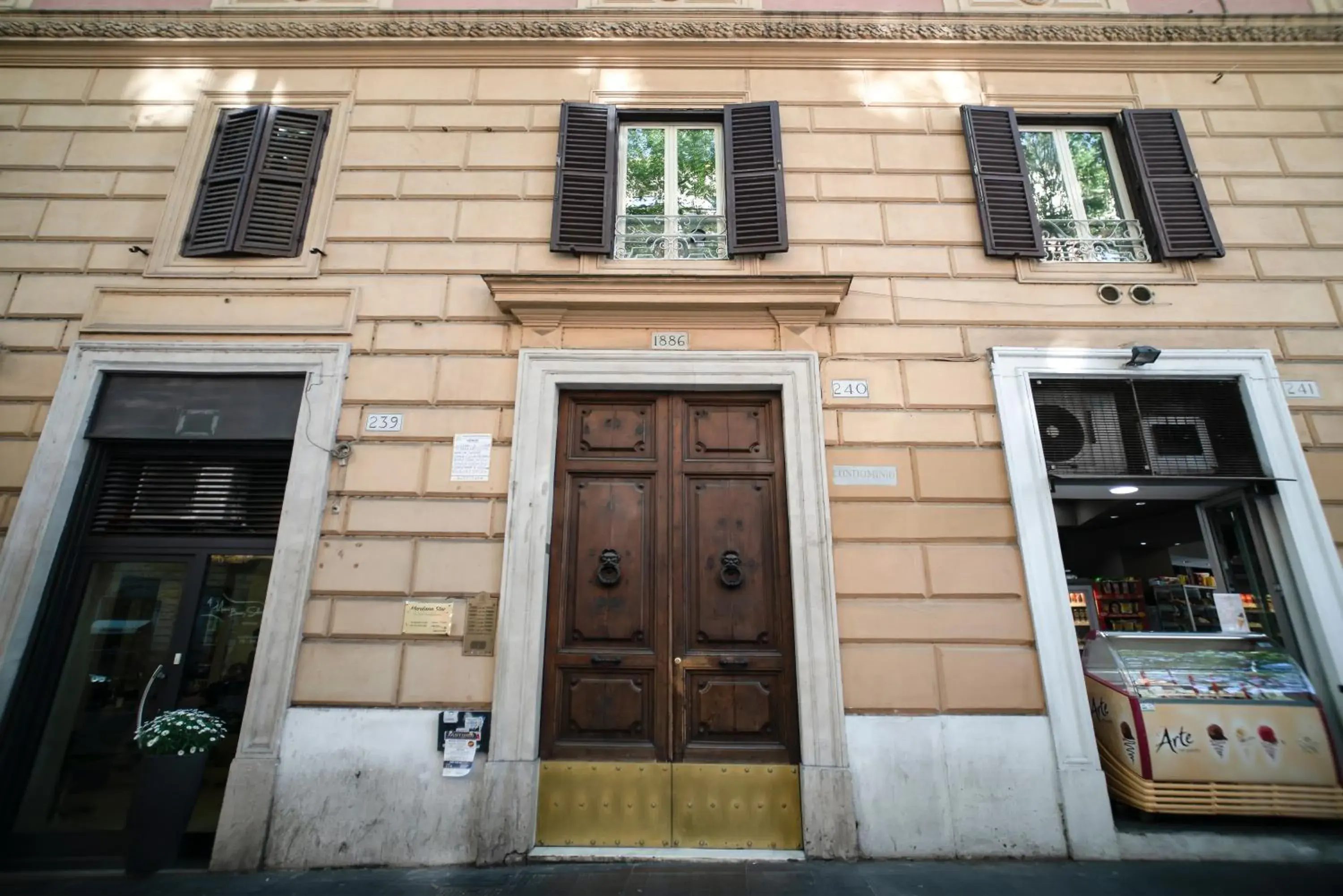 Property building in Merulana Star Property building in Merulana Star