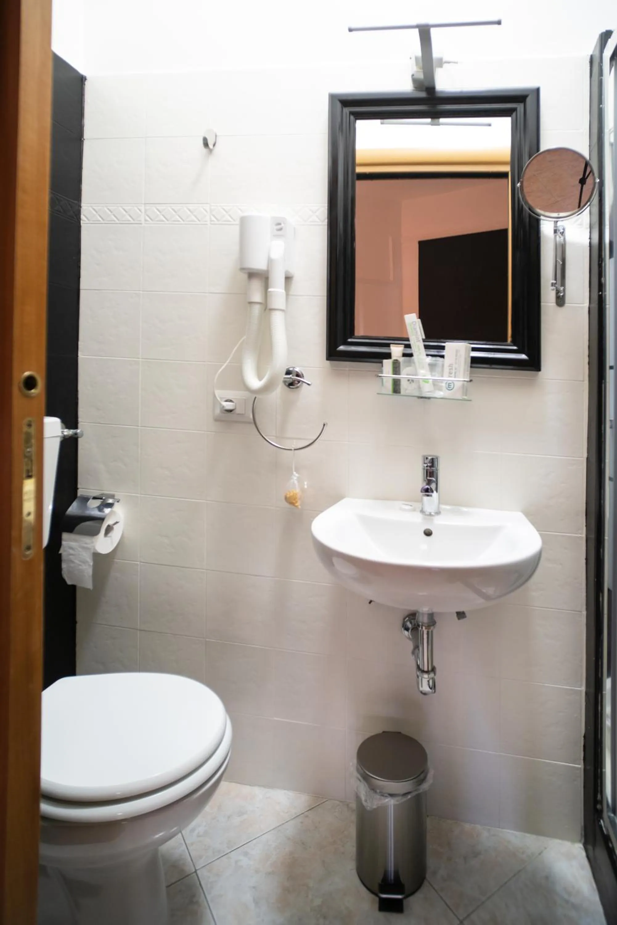 Toilet in Merulana Star