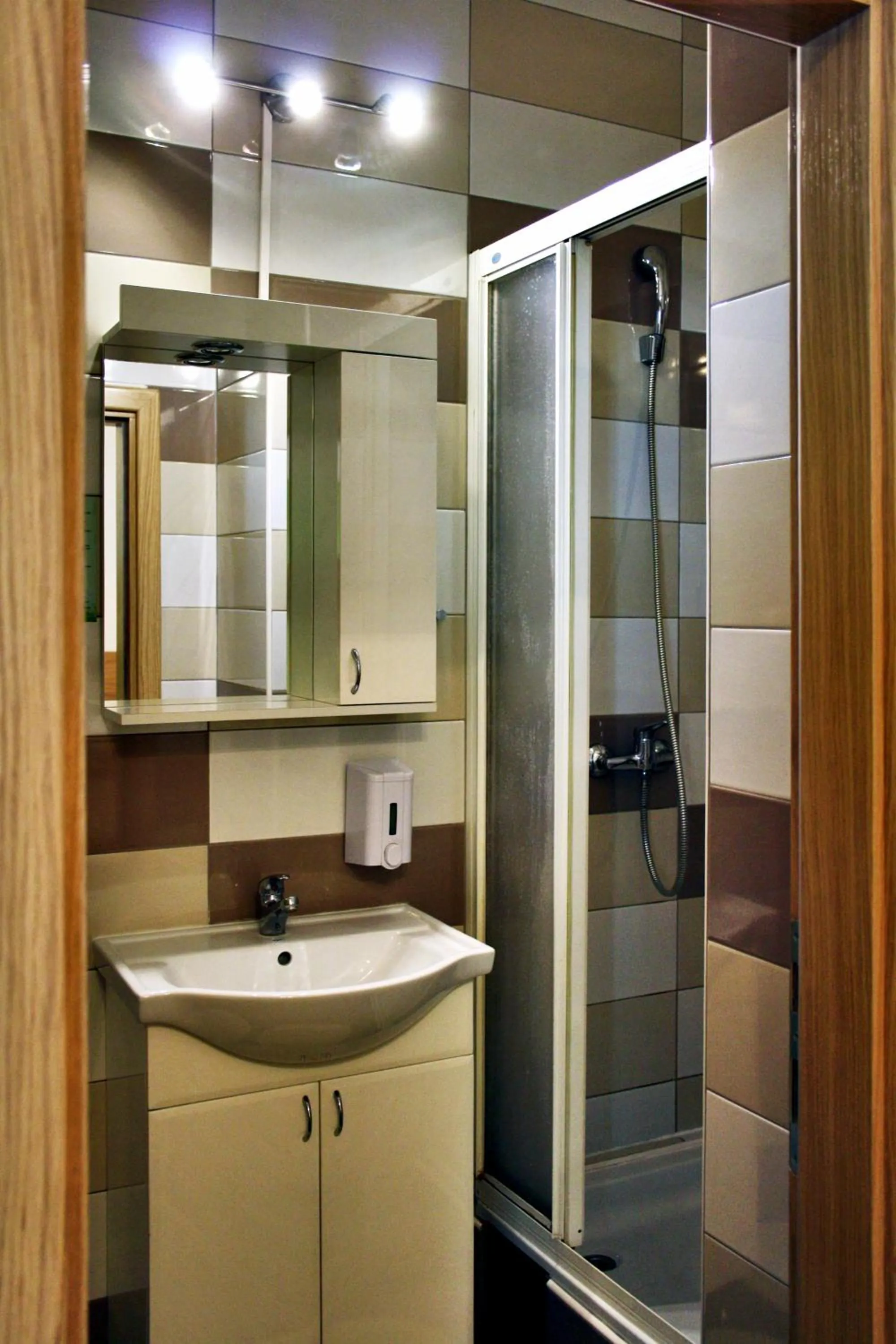 Shower in Rooms Fitea