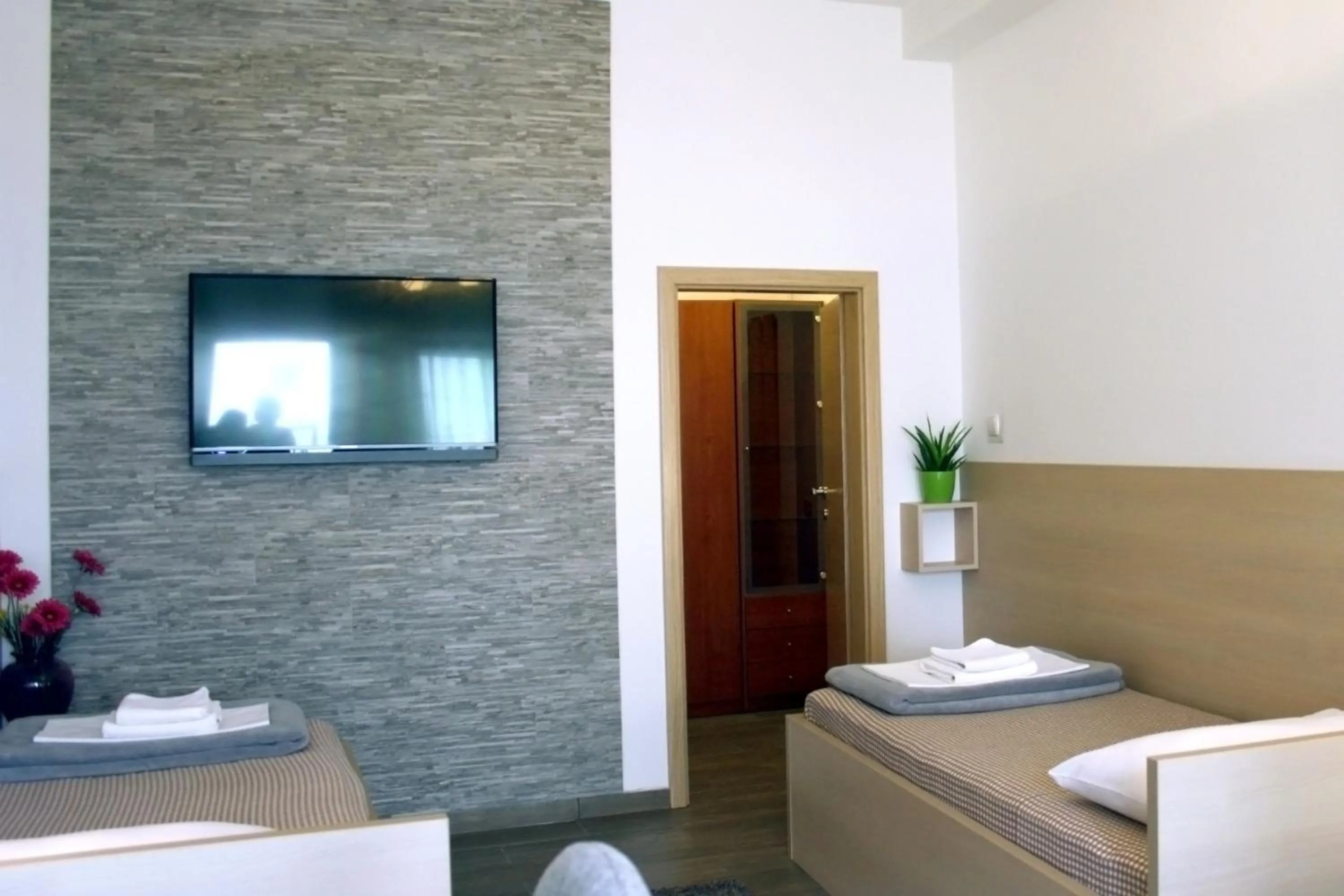 Shower in Rooms Fitea